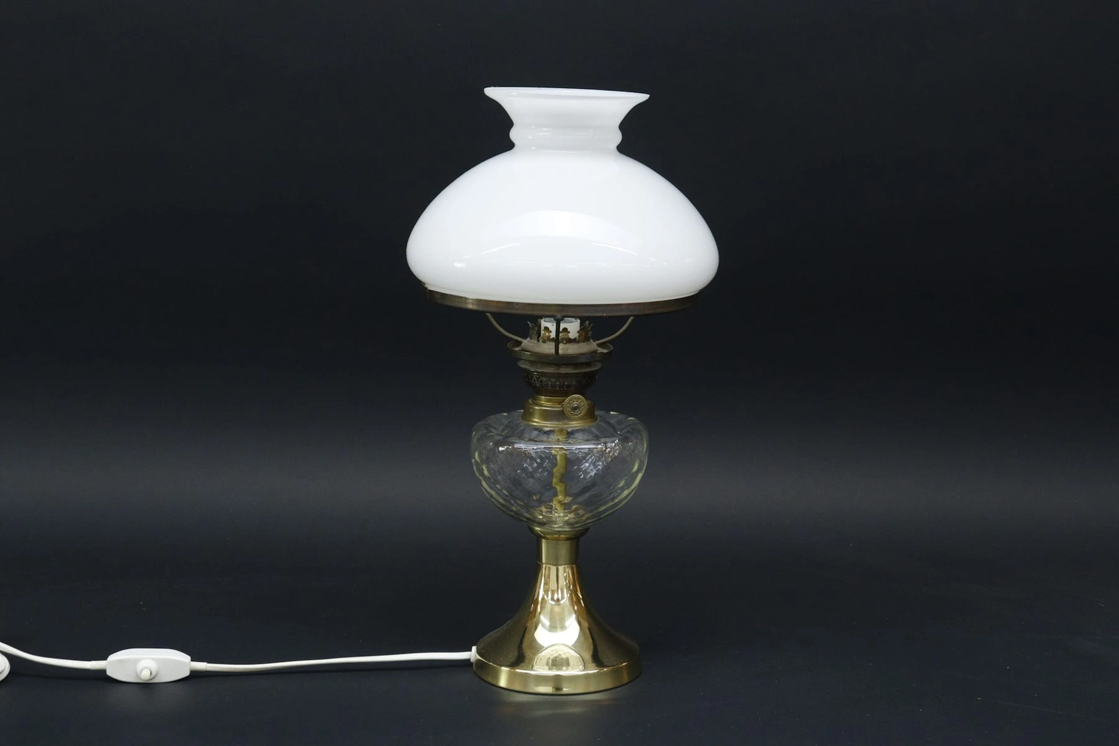 Bordslampa av fotogenlampa