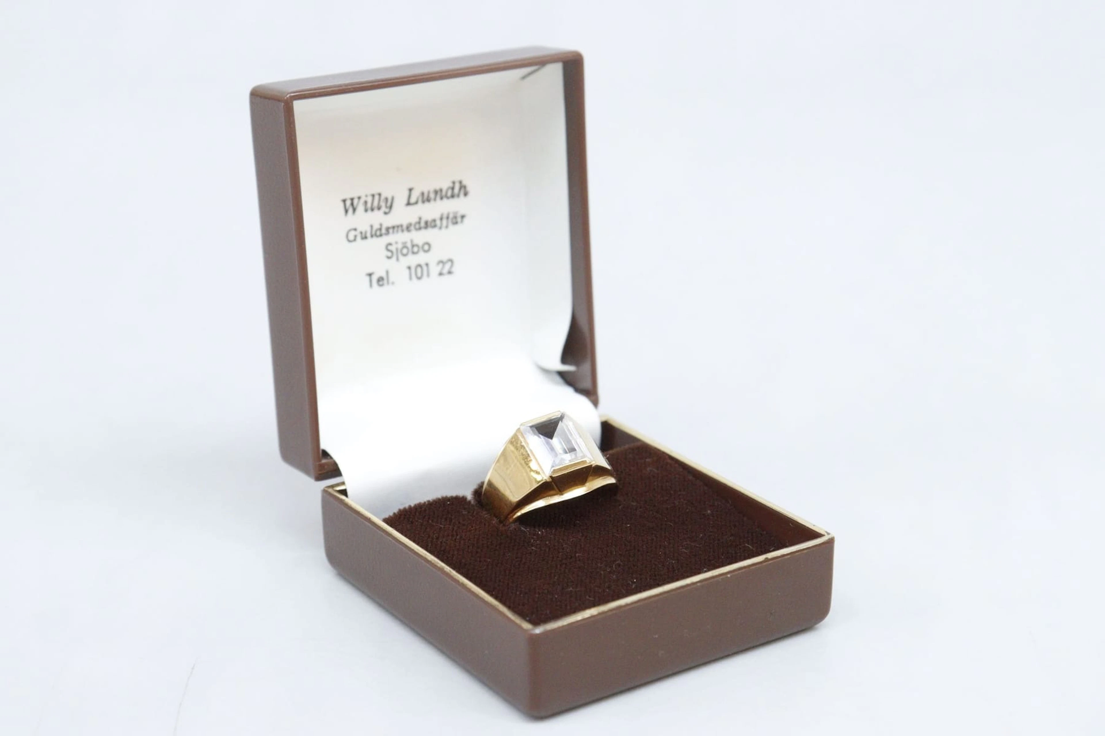 Ring, guld 18K, med slipad bergskristall, Ceson, vikt 3 gram