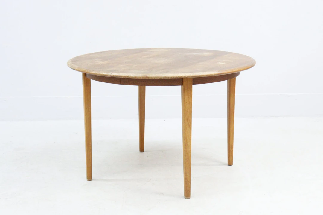 Matbord, runt, teak, med 2 iläggsskivor