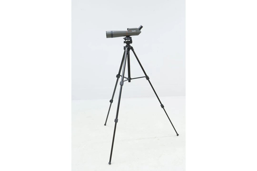 Tubkikare, Kowa TS-601, med stativ
