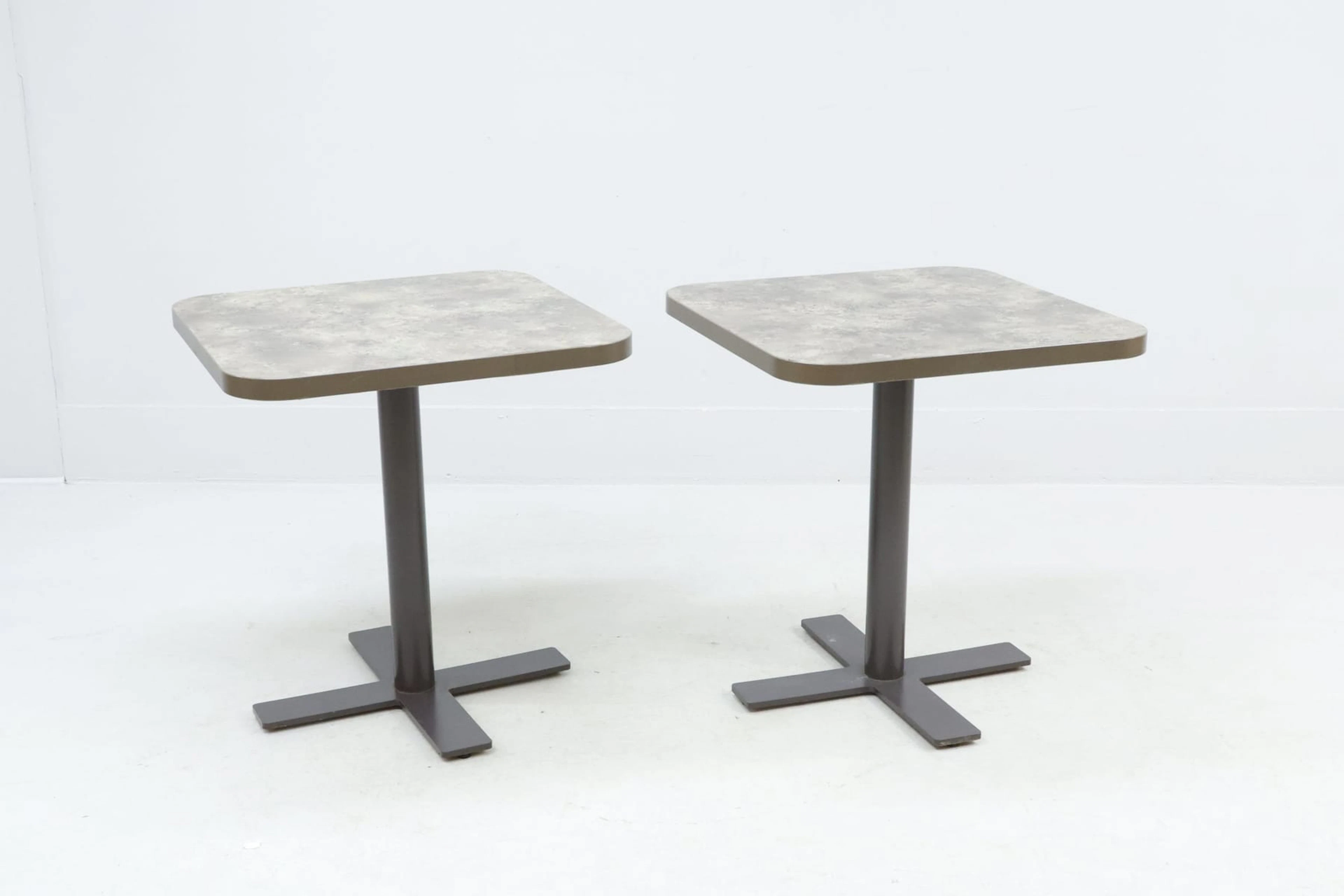 Cafébord, 2st, laminatskiva på metallstativ