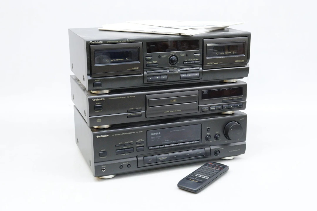 Stereo, 3 delar, Technics, med fjärrkontroll, kablar och manualer