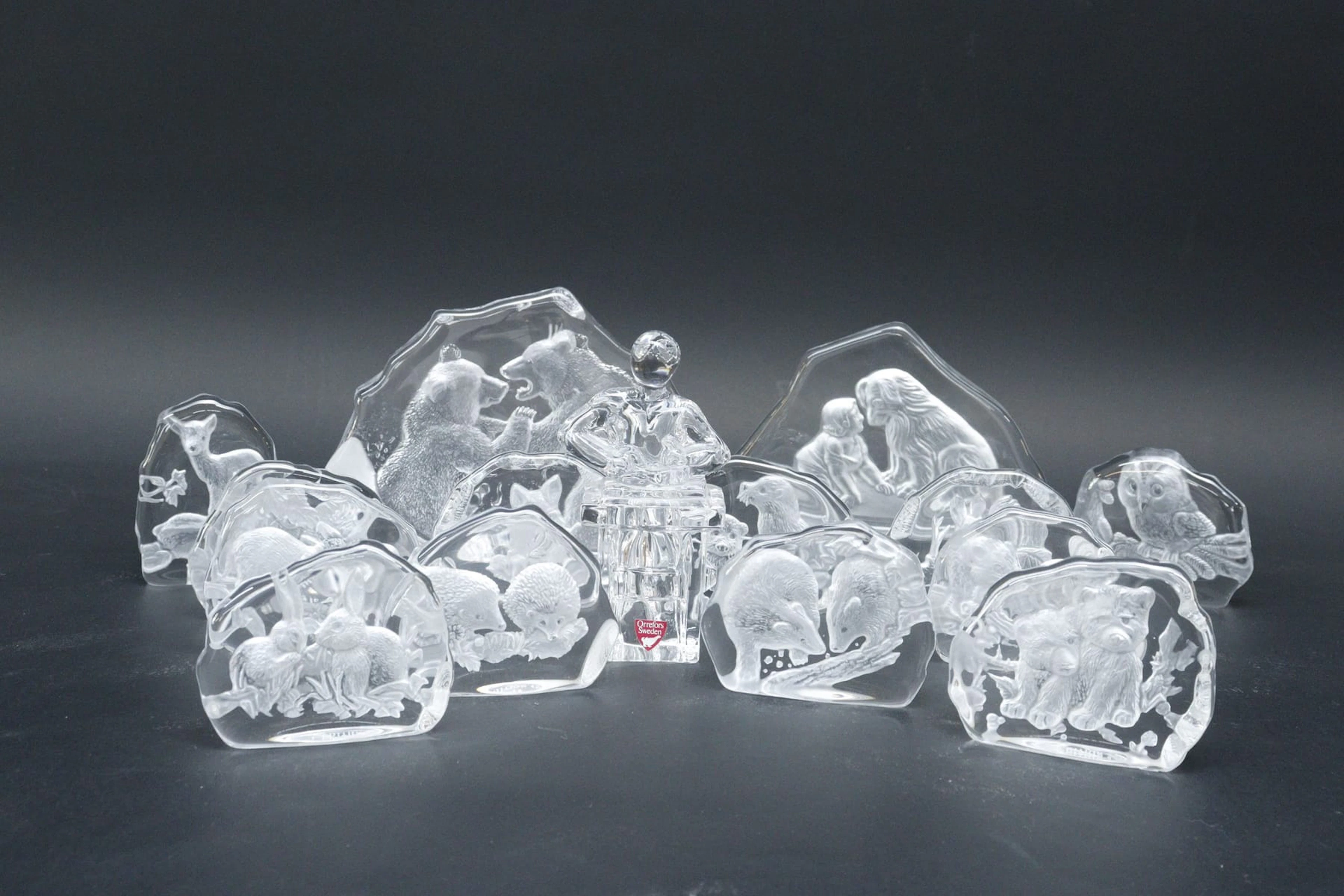 Glasskulpturer, bla 12st WWF Paul Isling, Svenskt glas, mm
