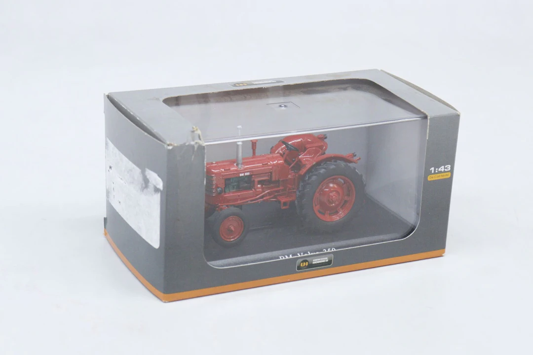 Samlartraktor, BM-Volvo 350, skala 1:43, Universal Hobbies