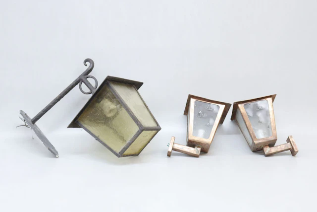 Utebelysningar, 1+2st, koppar, plåt och glas