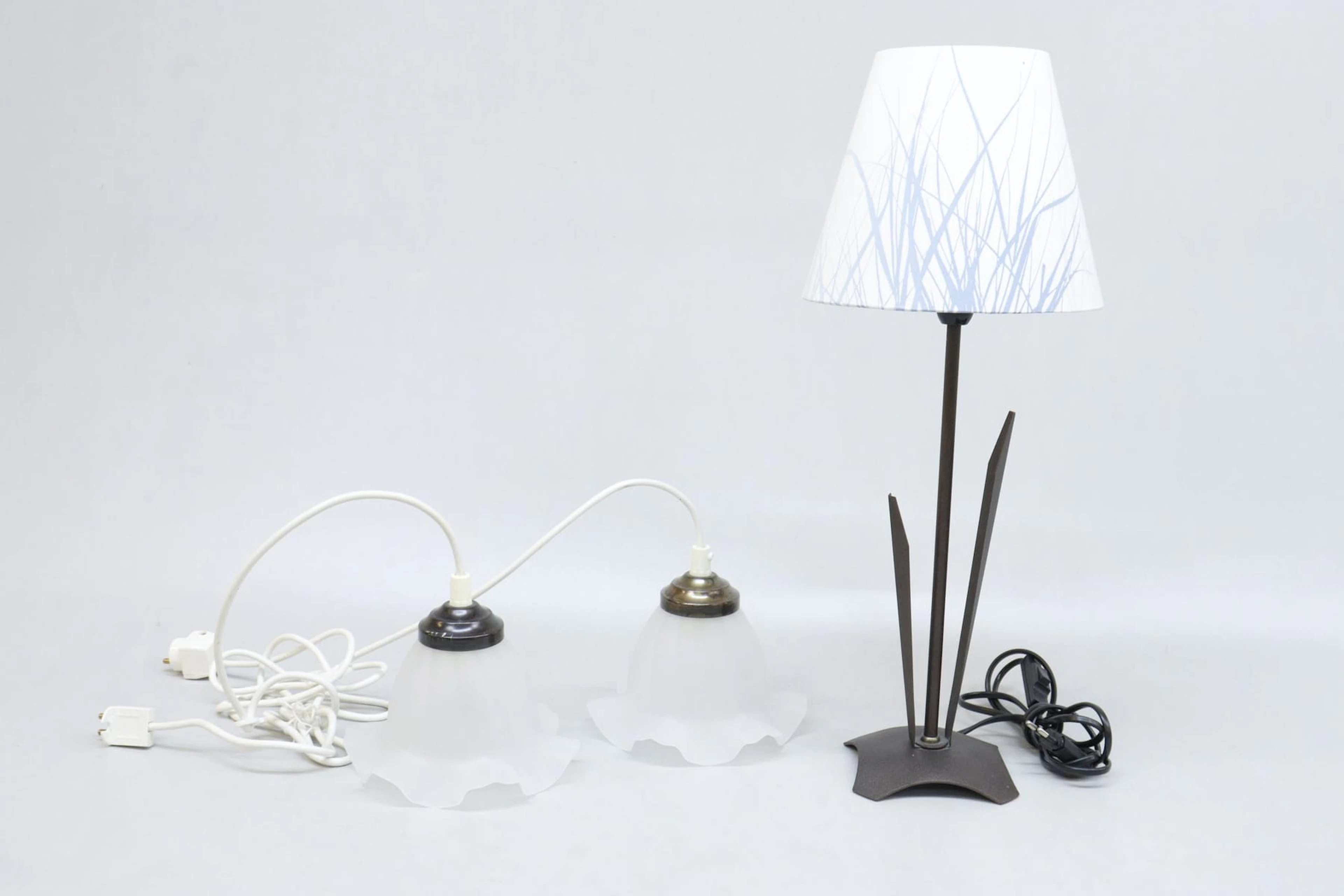 Fönsterlampor och bordslampa