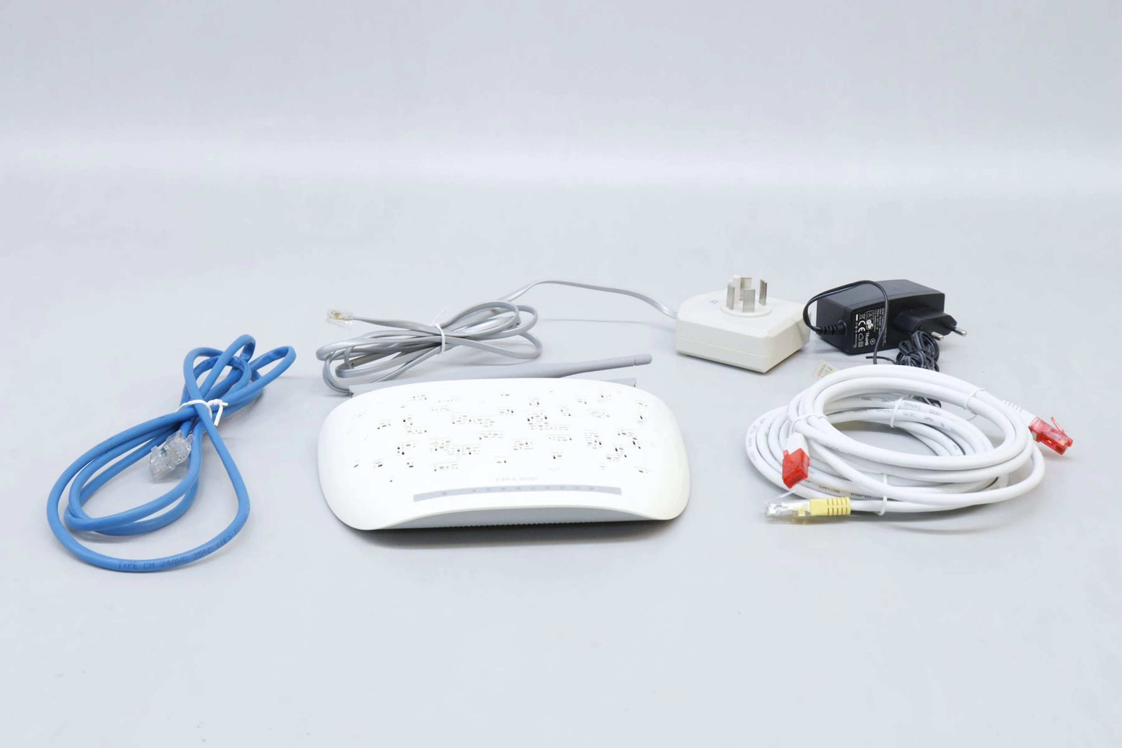 Router, TP-link, med tillbehör