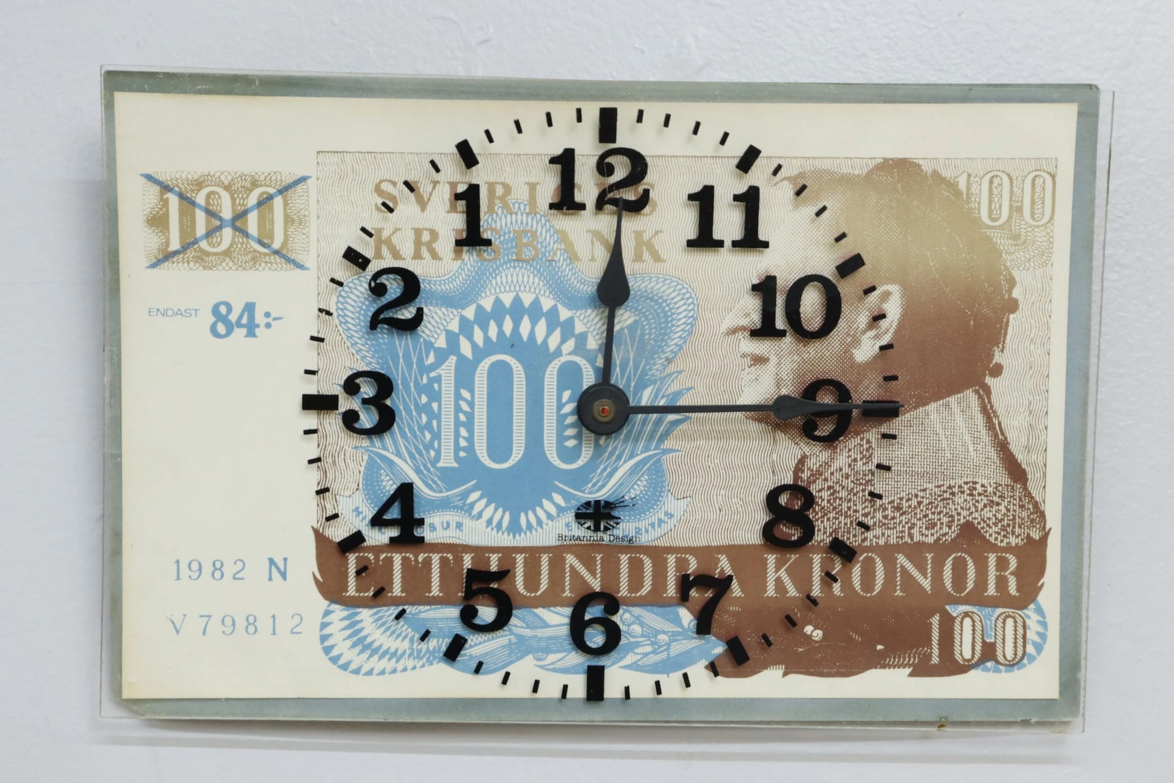 Väggur, baklängesklocka, Olof Palme-klockan, plexiglas