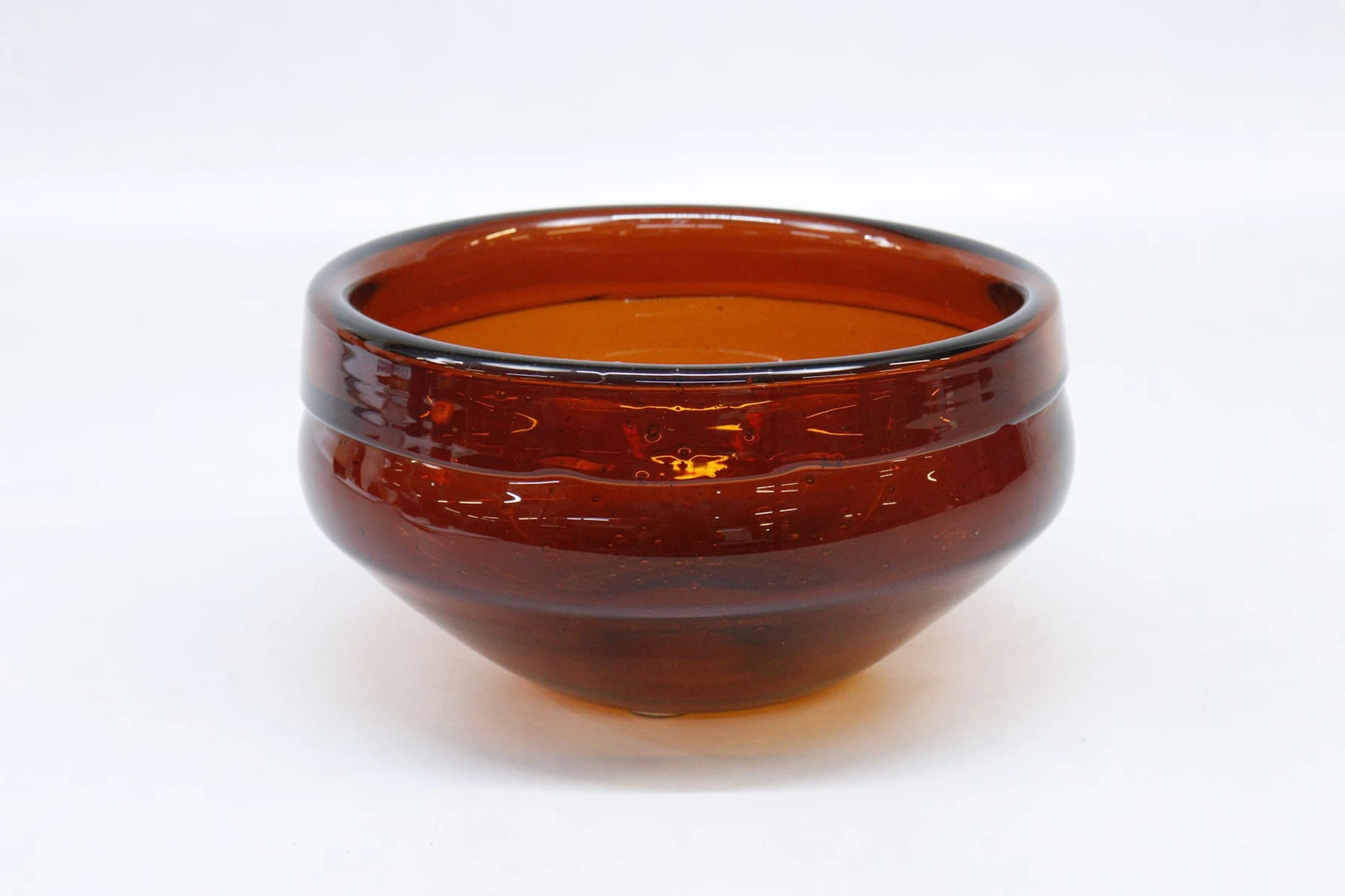 Skål, Erik Höglund, signerad, brunt glas