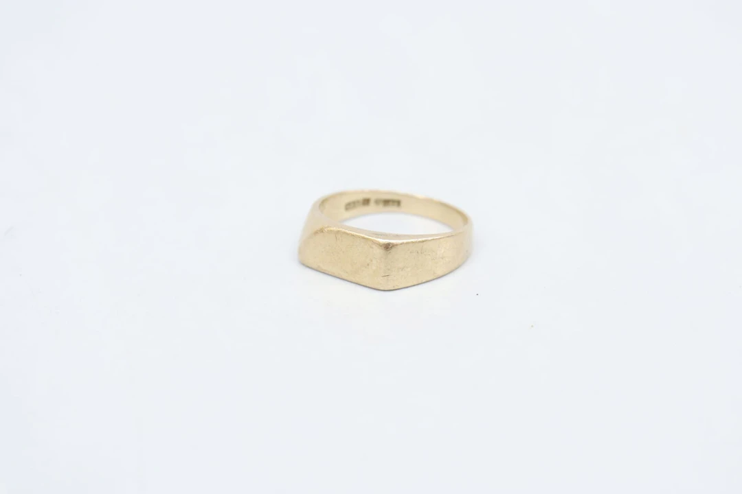 Ring, guld 18K, vikt 4.9 gram