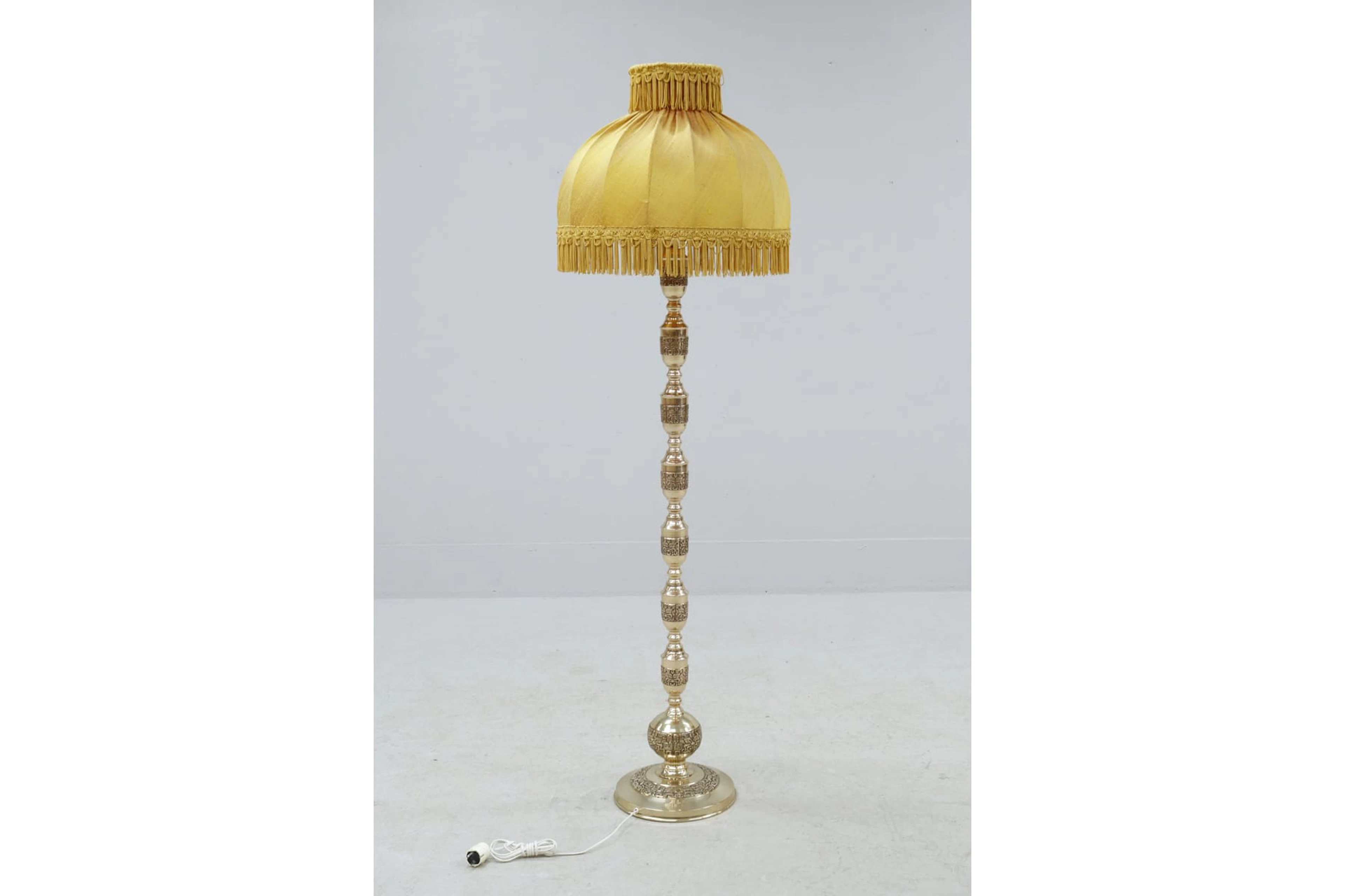 Golvlampa, mässingsfot
