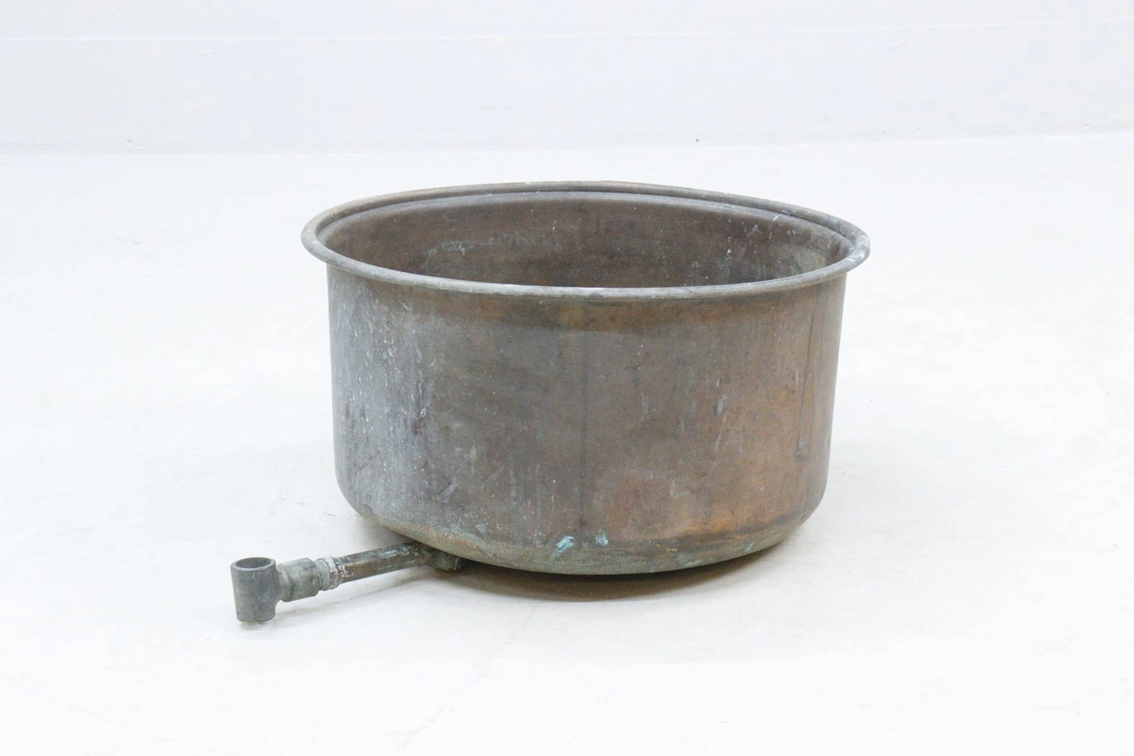 Kopparbalja med utlopp, vikt 6,2kg