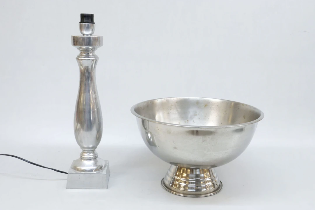Bordslampa och champagnekylare