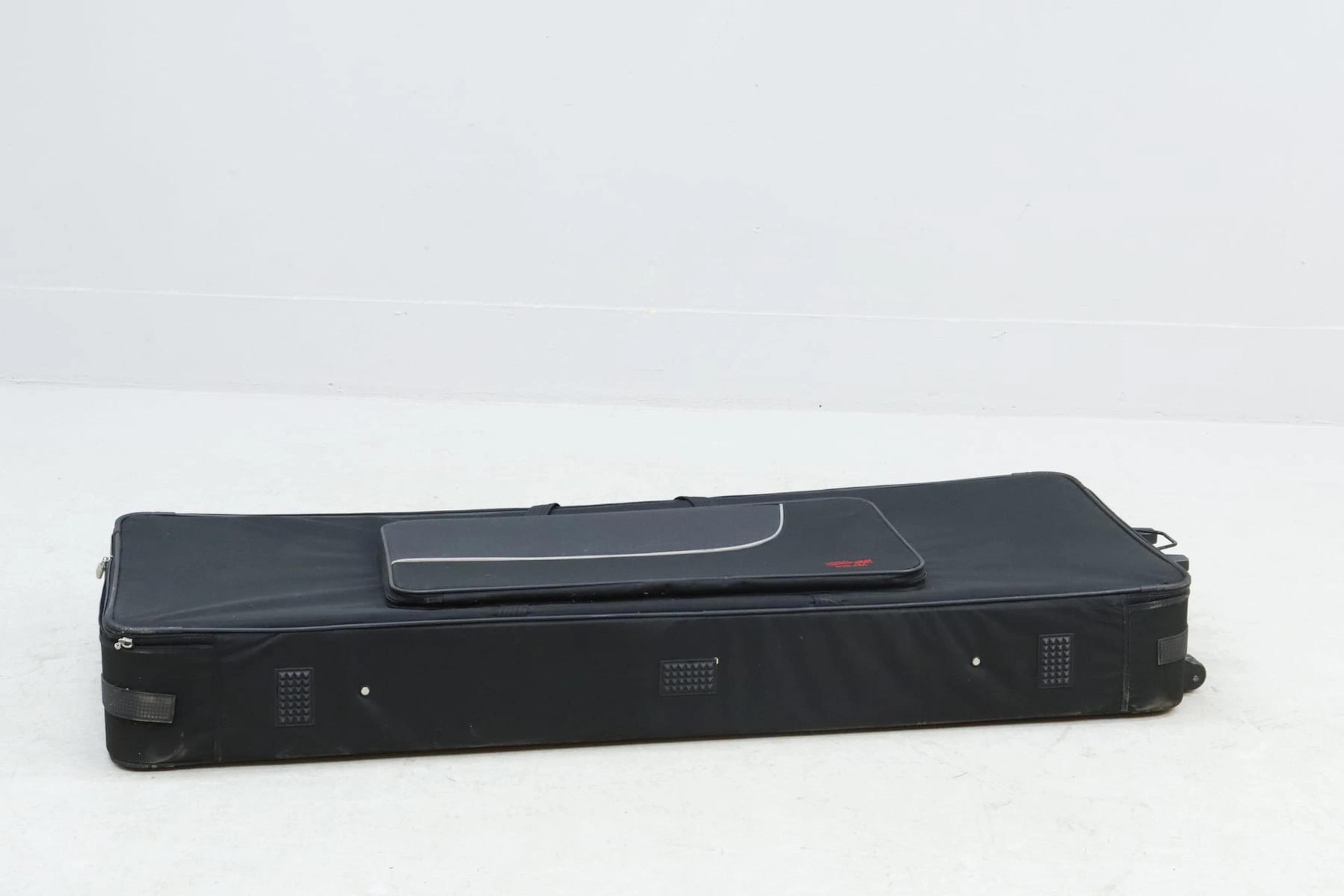Stor väska för keyboard, Stagg KTC-150, på hjul