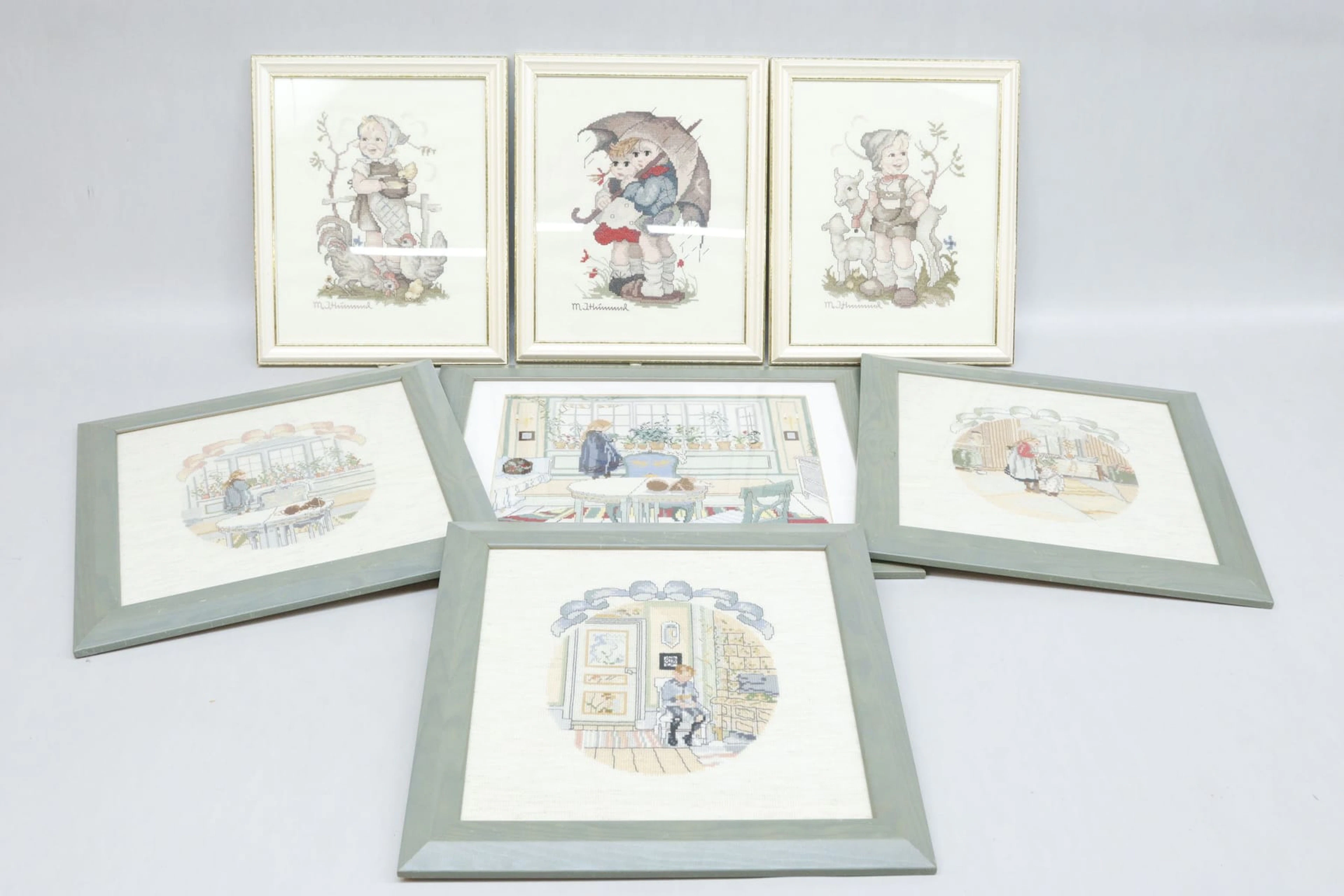 Broderade tavlor, 7st, med Hummel- och Carl Larsson-motiv