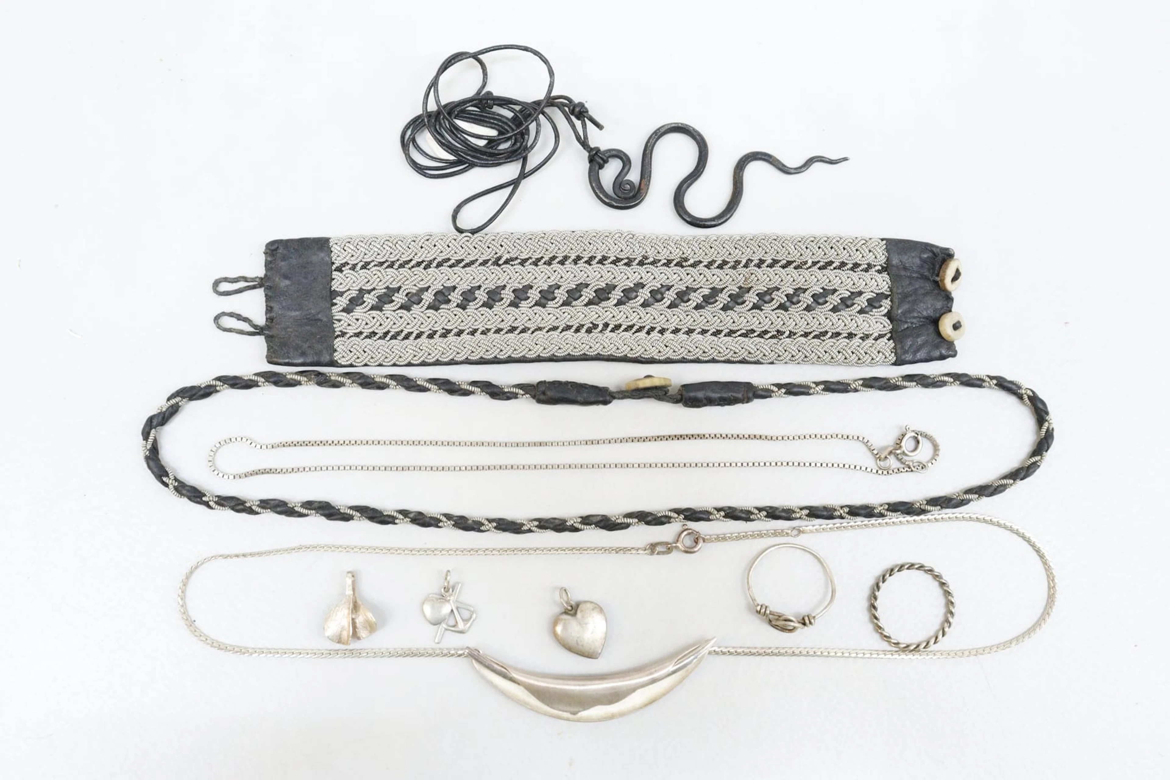 Armband, sameslöjd, halsband och silversmycken