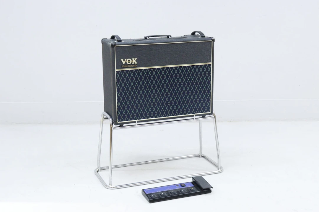 Gitarrförstärkare, Vox Valvetronix, med foot controller, stativ, manualer