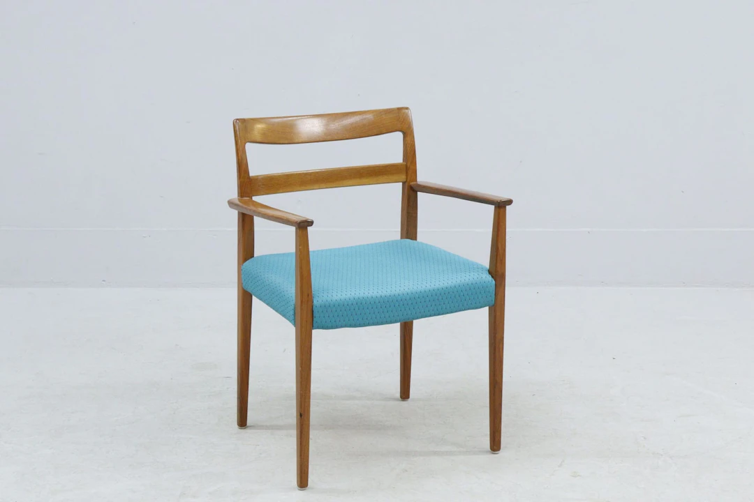 Karmstol, teak, Nils Jonsson "Garmi", Troeds, Bjärnum, brännmärkt