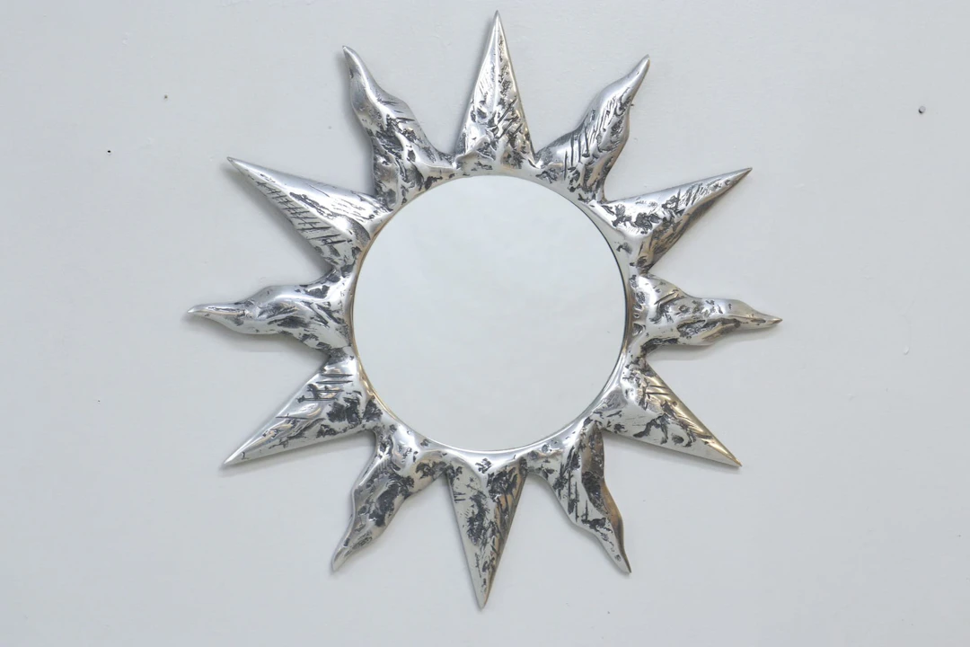 Solspegel, vitmetall