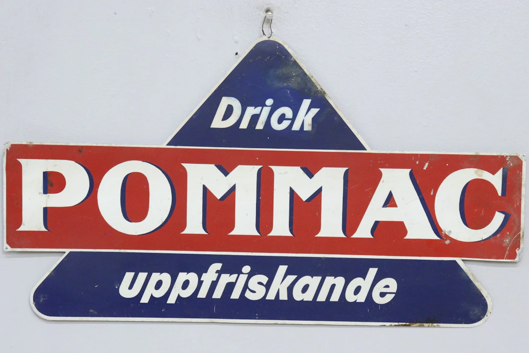 Reklamskylt, Drick Pommac uppfriskande, aluminium