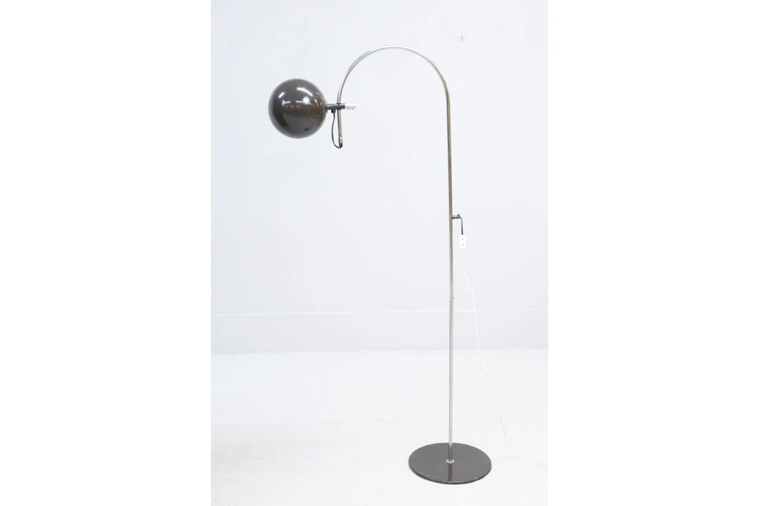 Golvlampa, mörkbrun plåt, Hemi klot