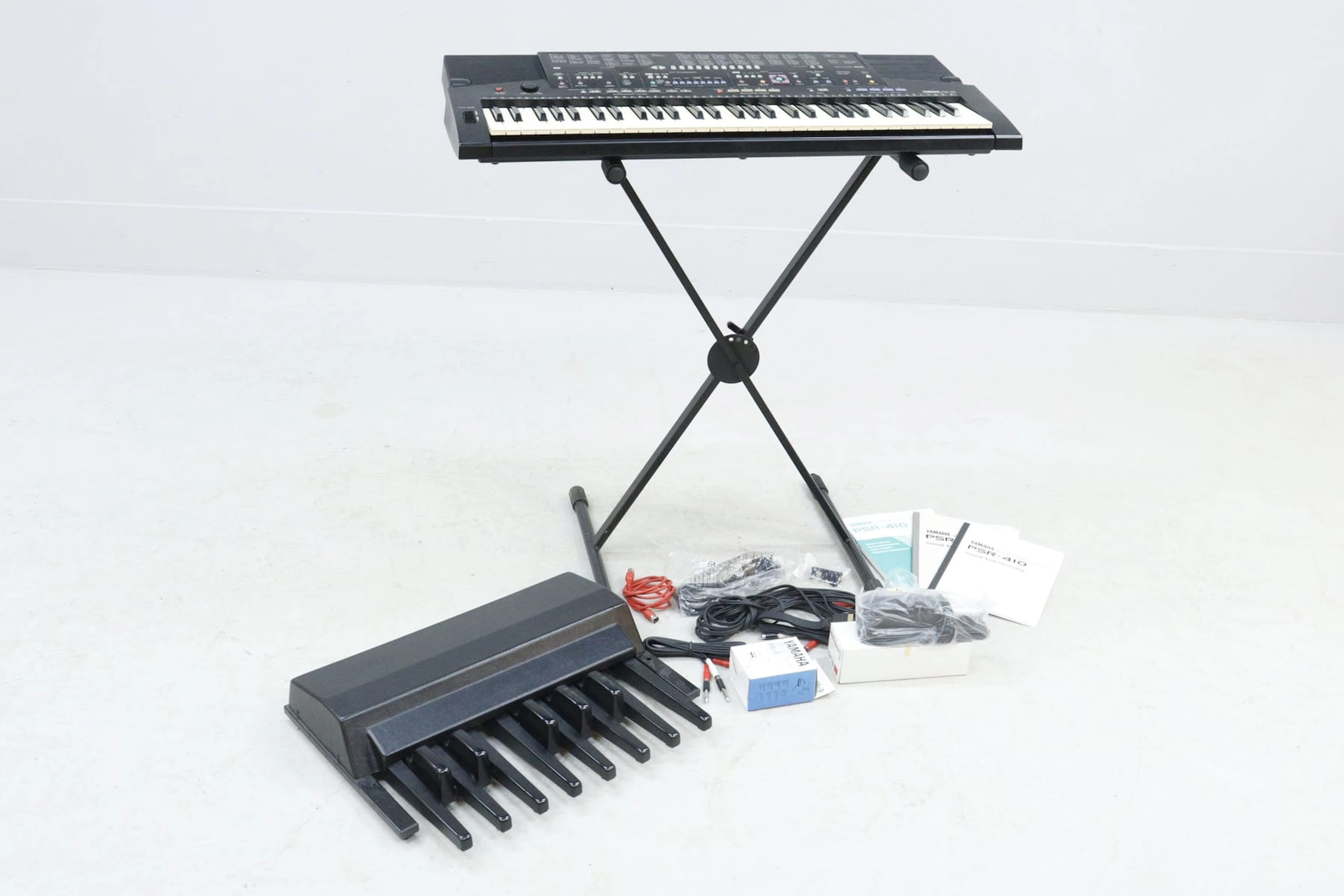 Keyboard, Yamaha, med baspedal, Katron mm