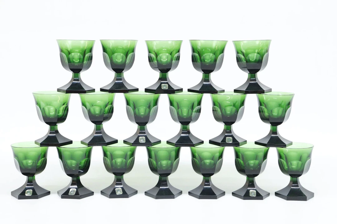 Vinglas, 18st, grönt glas, "Kronoberg", Elis Bergh, Kosta