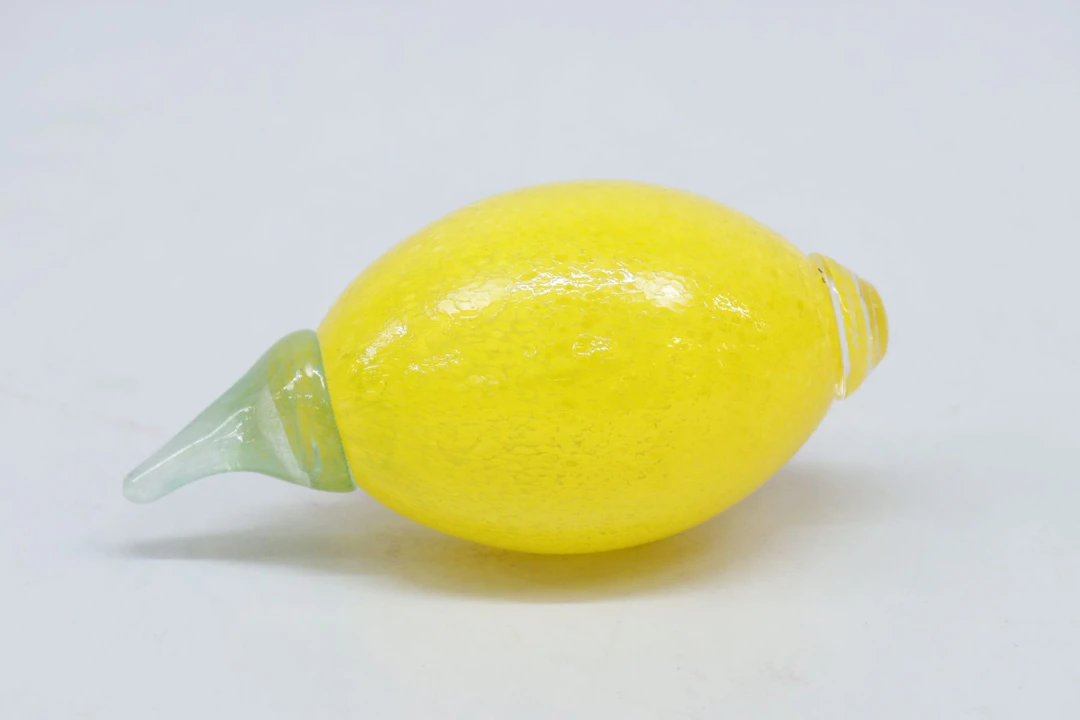 Glasfrukt, citron, Gunnel Sahlin, Kosta Boda, signerad