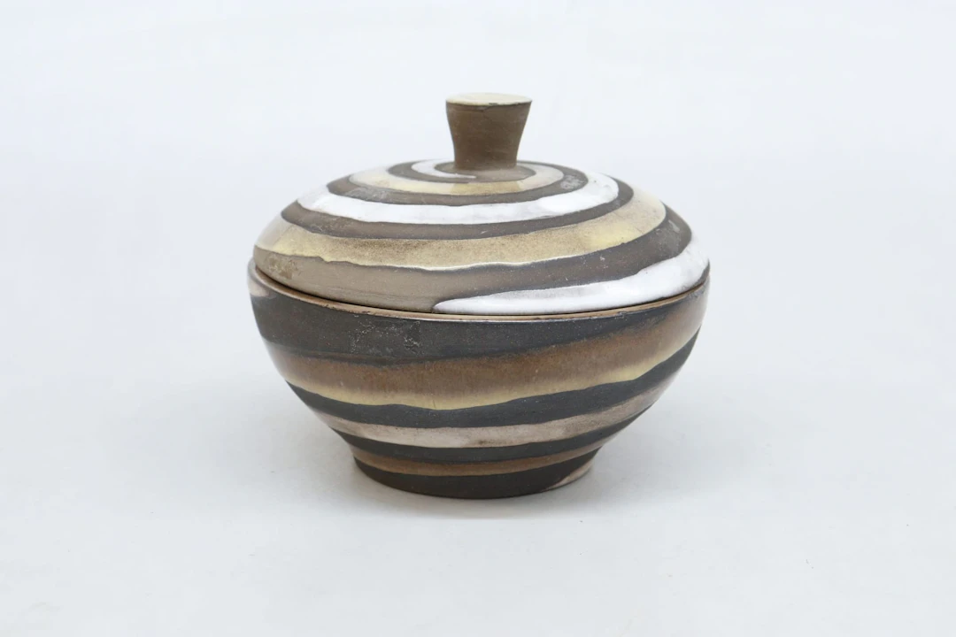 Skål med lock,"Spiral", Ingrid Atterberg, Upsala Ekeby
