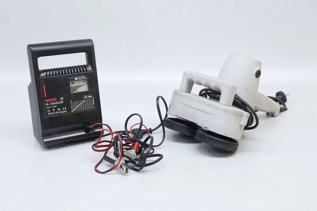 Batteriladdare, Bosch, samt polermaskin, Power Craft
