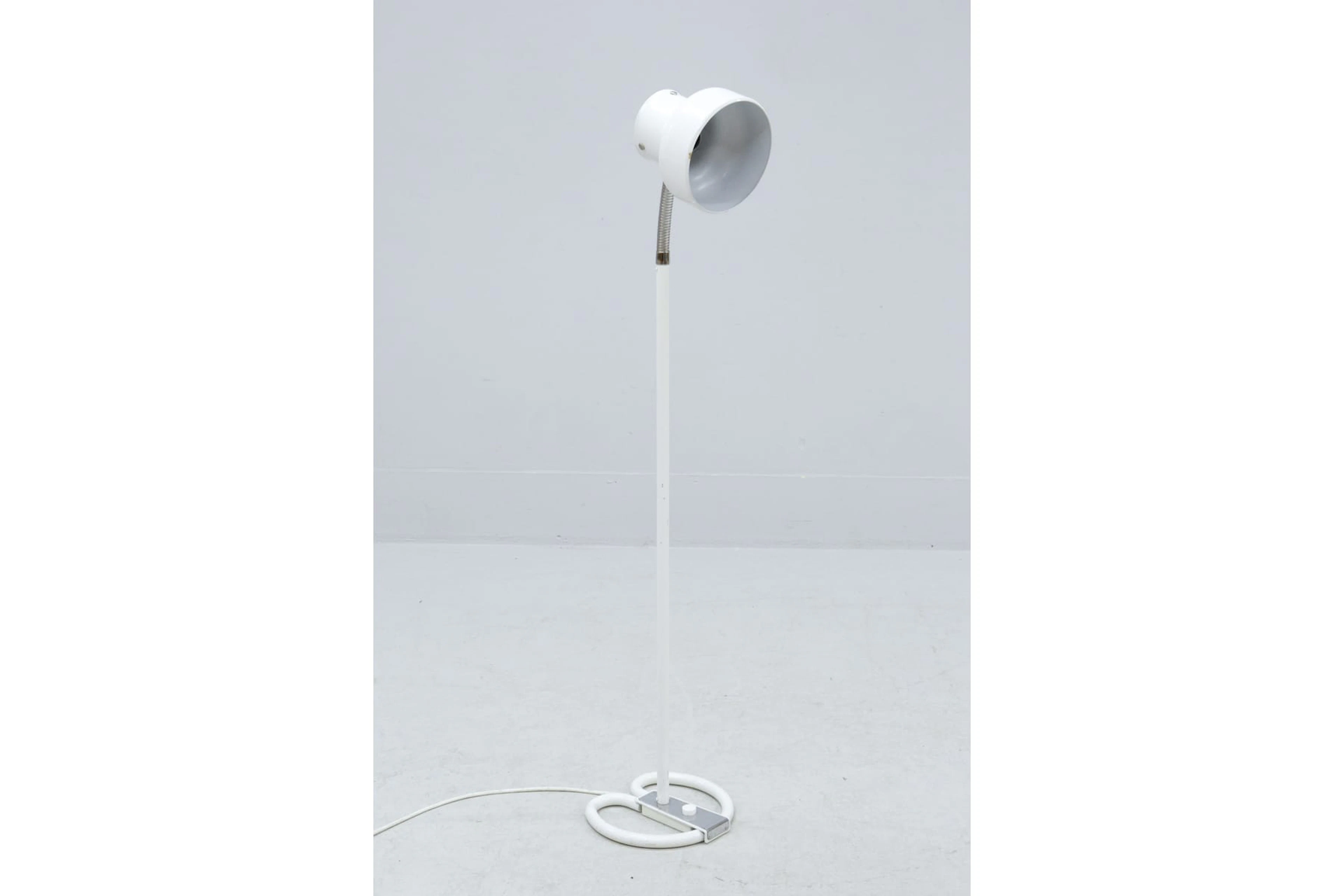Golvlampa, "Bumling", Anders Pehrson, Ateljé Lyktan, Åhus, vit metall