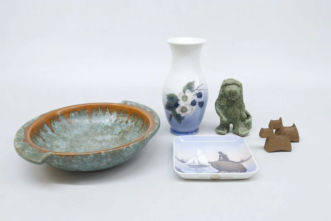 Diverse porslin och keramik, bla Höganäs och Royal Copenhagen
