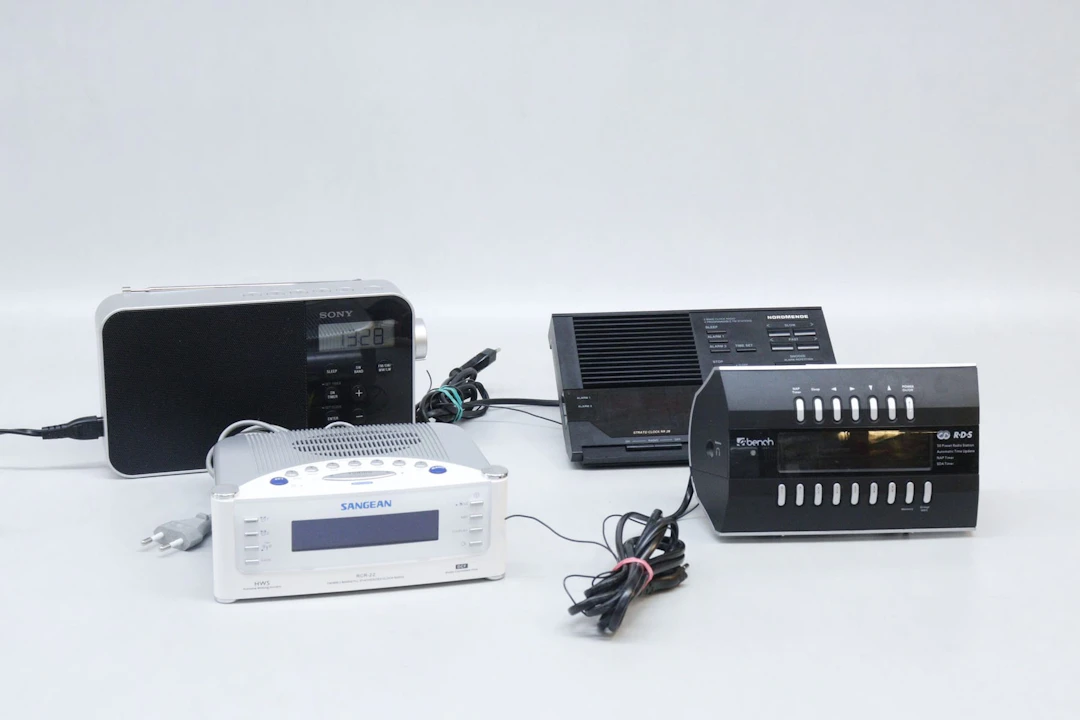 Klockradior, 4st, bla Sony och Bench