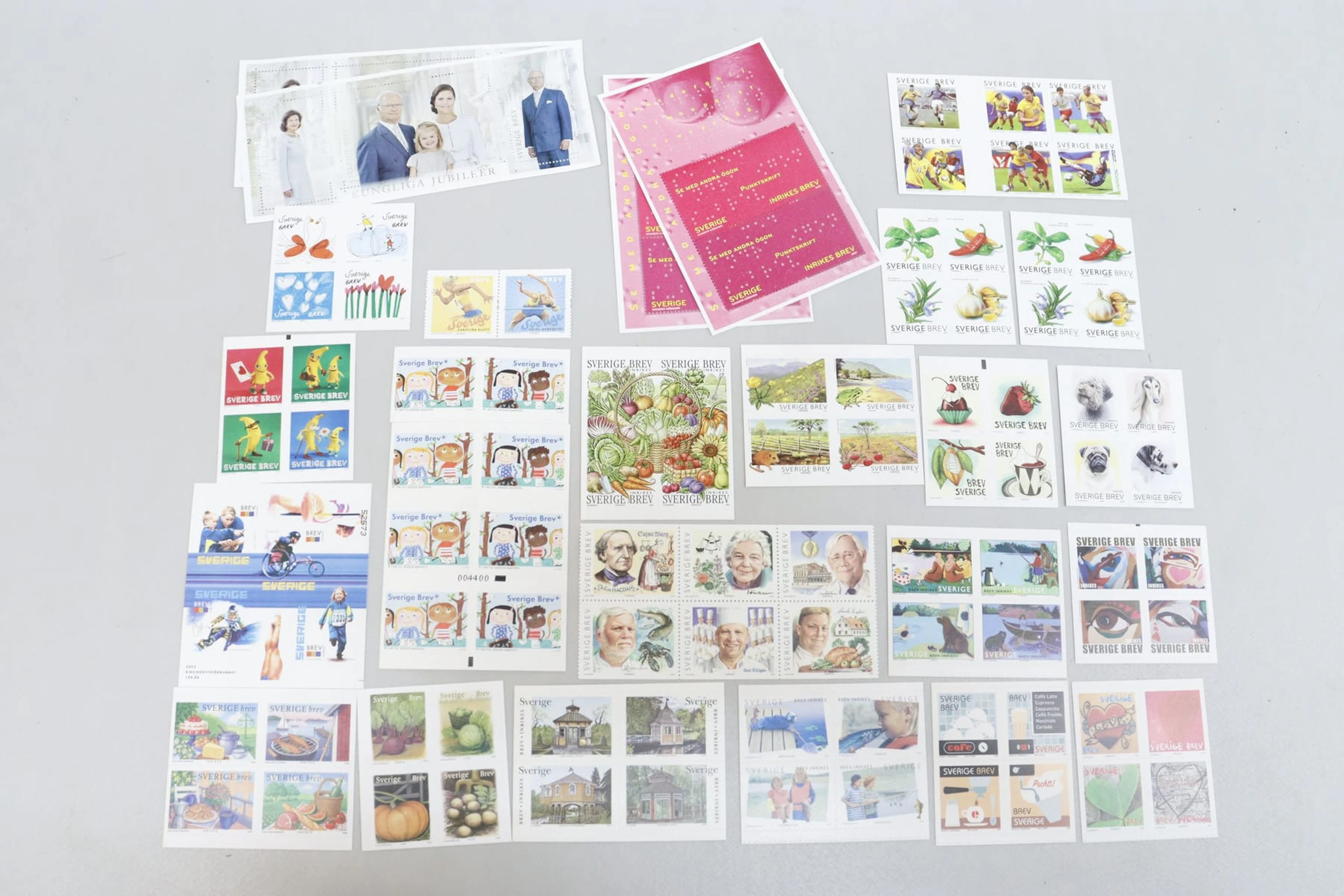 Frimärken, 100st, postfriska, nominellt värde 2200kr