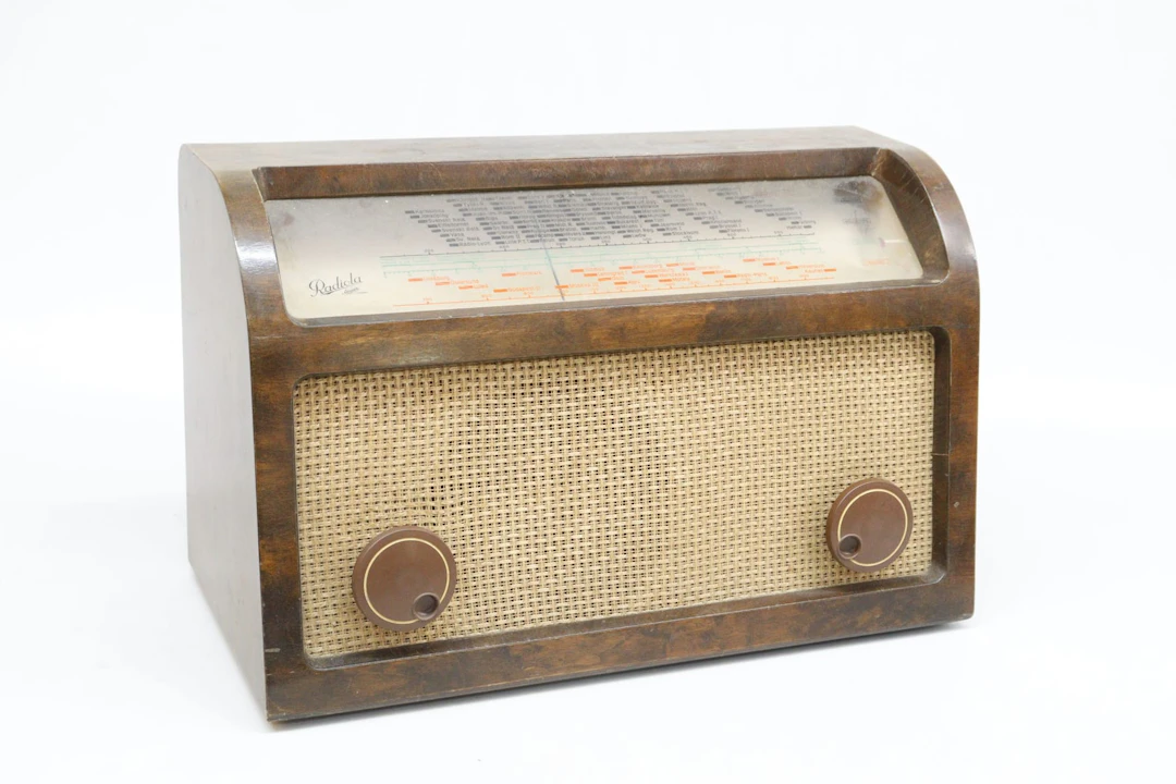 Äldre radio, Radiola, LM Ericsson