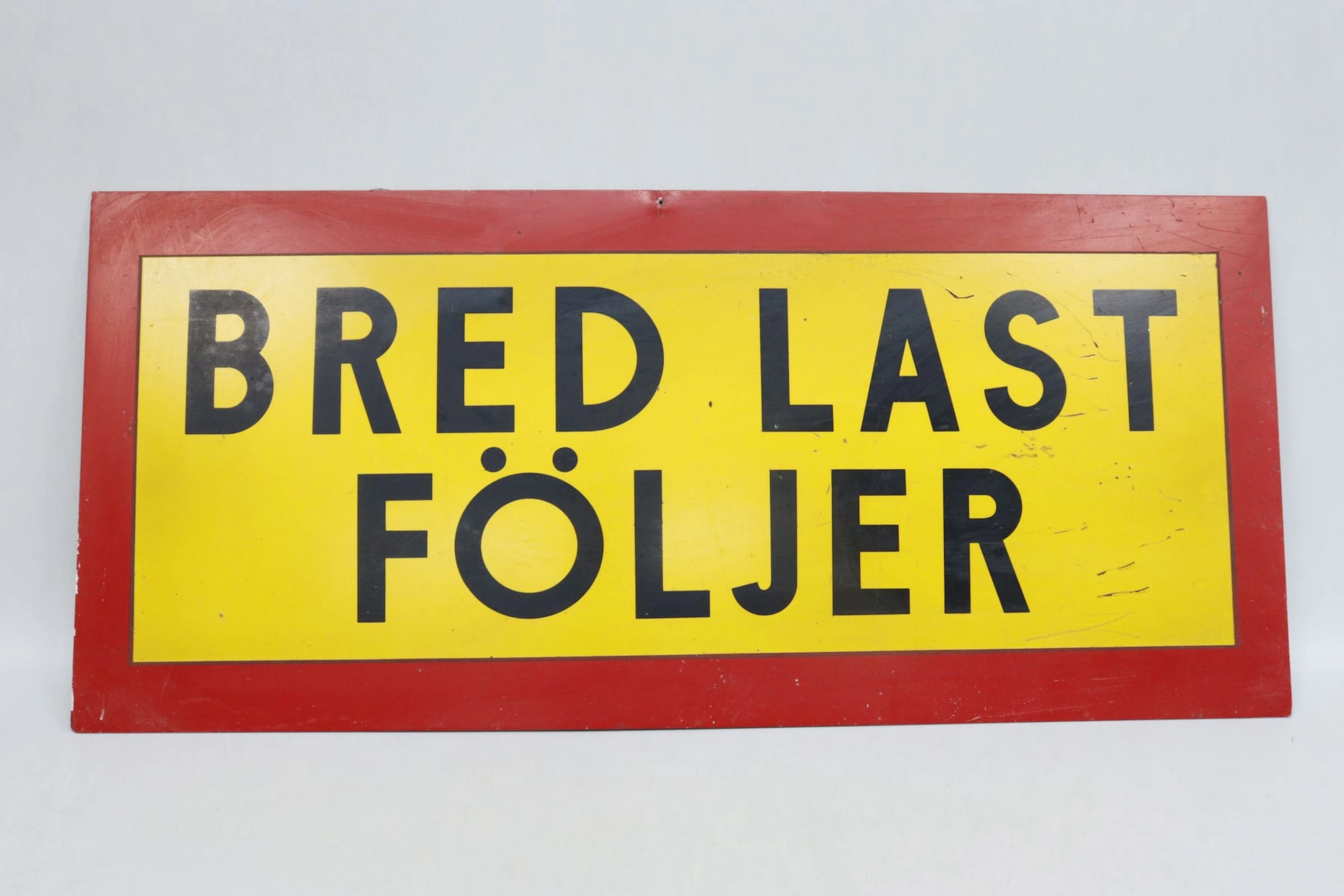 Skylt, Bred last följer, plåt