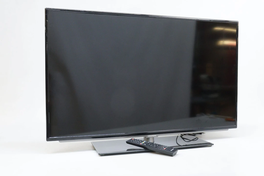 TV, Grundig, med fjärrkontroll