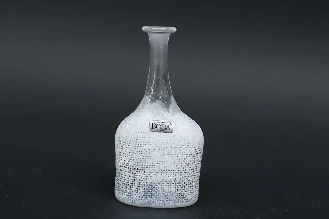 Miniatyrvas, Bertil Vallien "Network", Kosta Boda, signerad