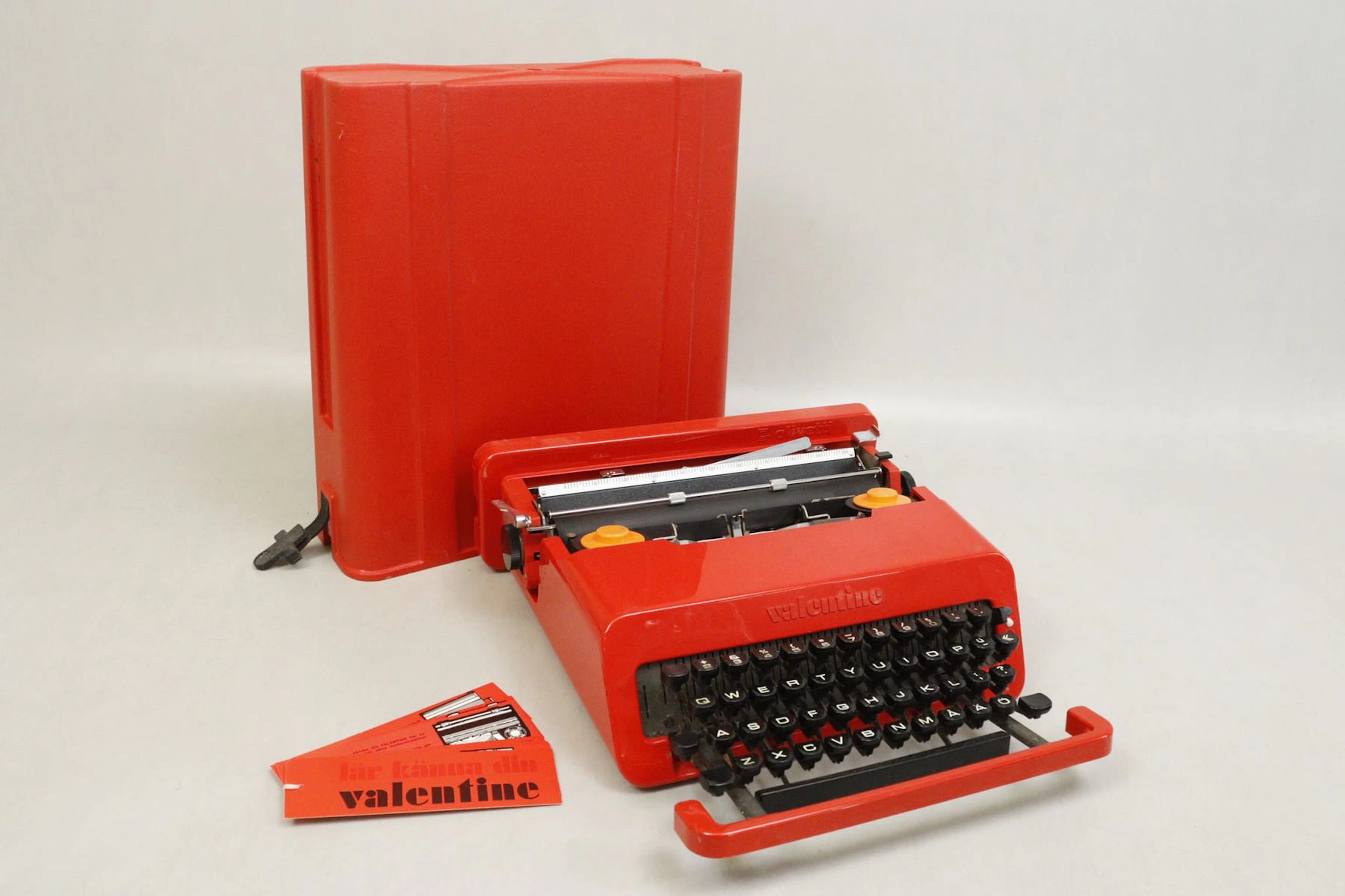 Skrivmaskin, Olivetti "Valentine", röd