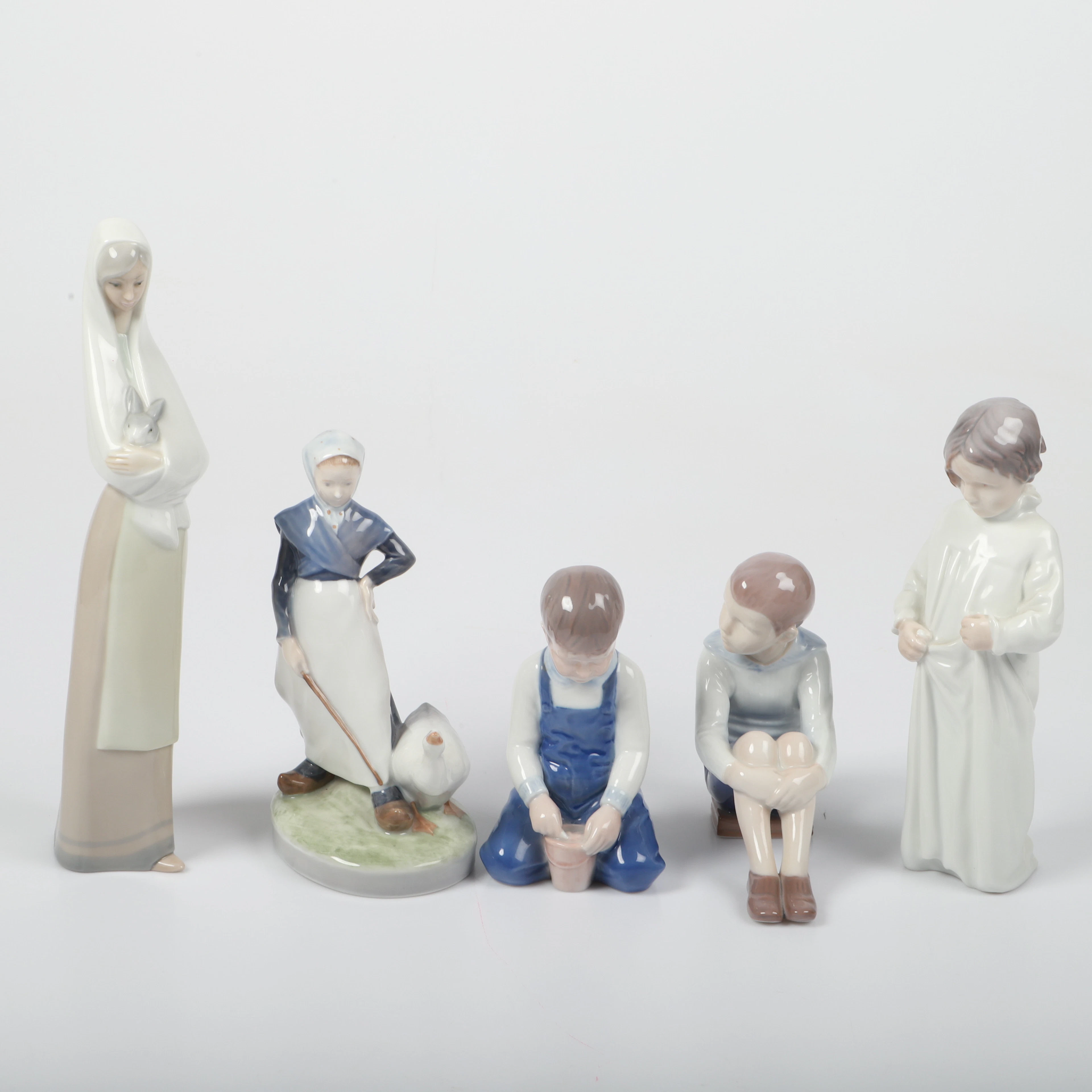 FIGURINER, 5 stycken, porslin, Royal Copenhagen, Bing & Gröndahl samt Nao.