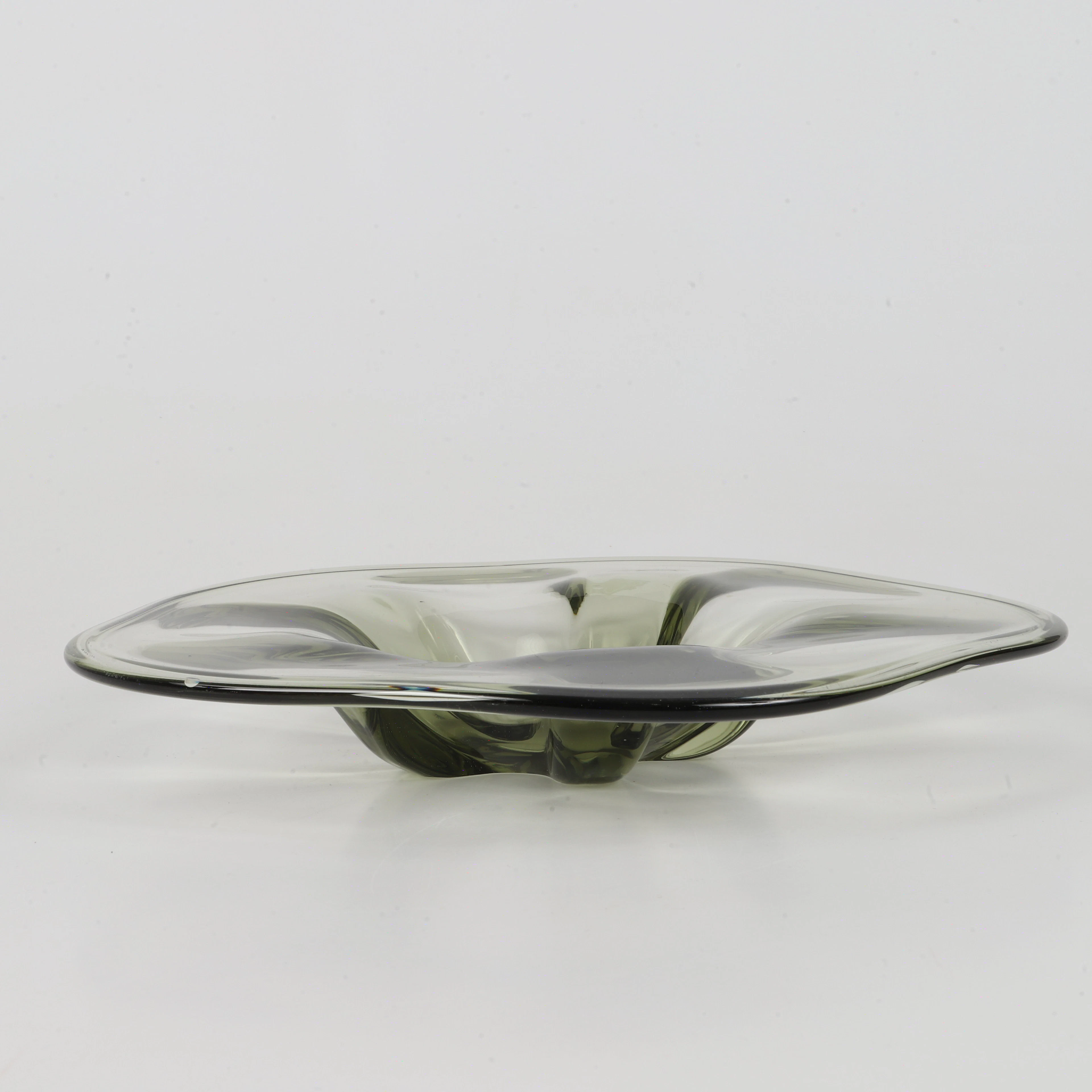 ELIS BERGH. Skål/fat, glas, Kosta.