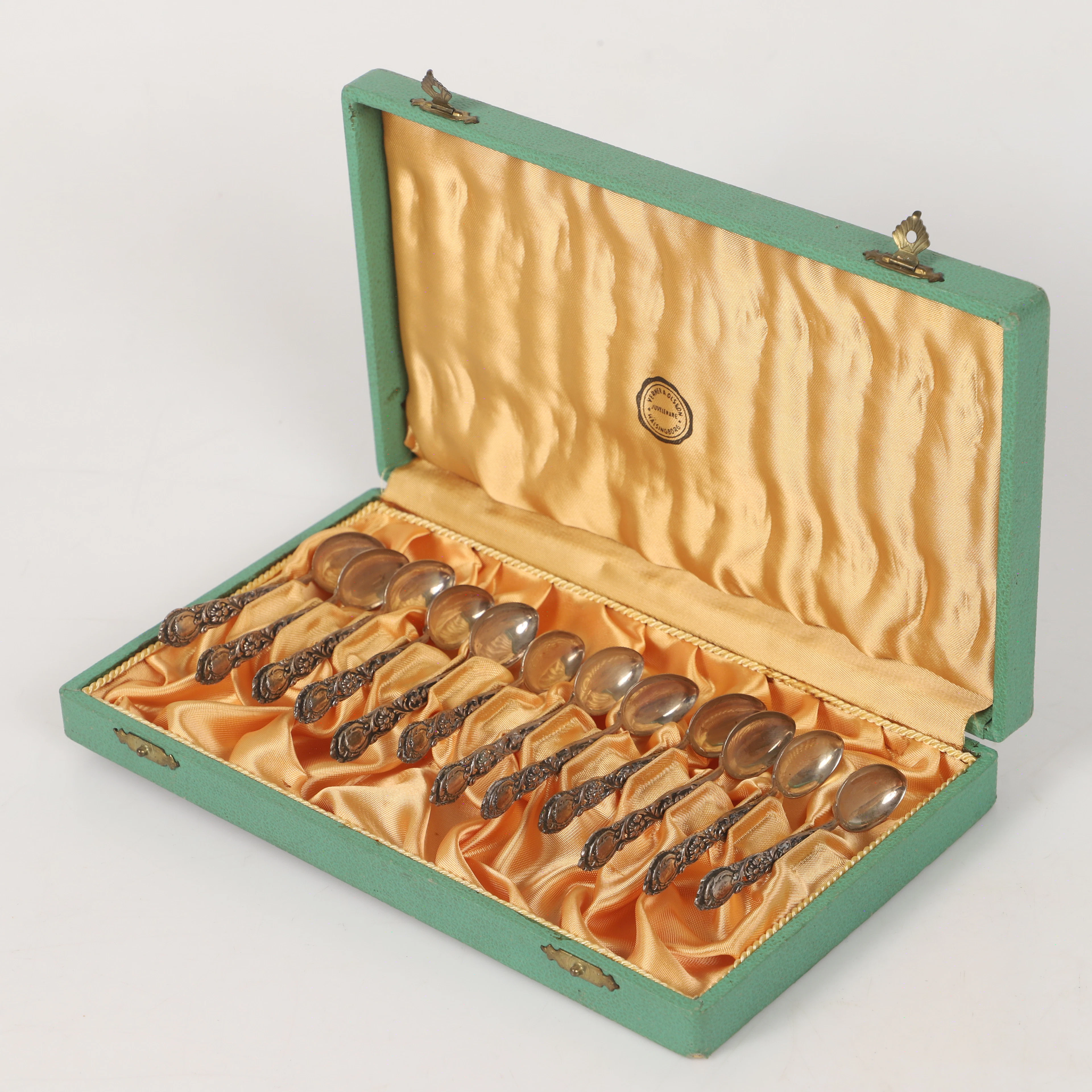 MOCKSSKEDAR, 12 stycken, silver med genombruten dekor.