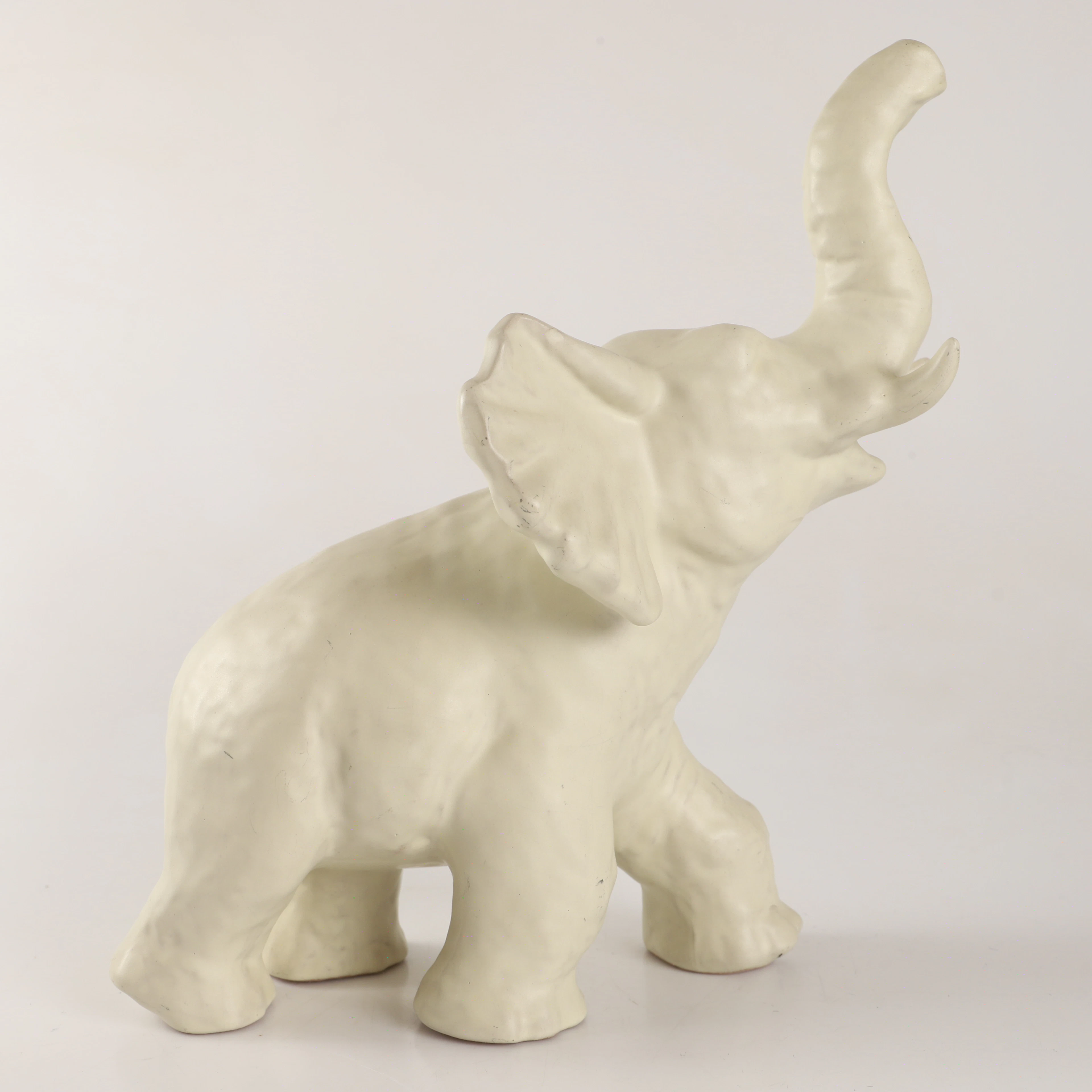 VICKE LINDSTRAND. Figurin, elefant, Upsala-Ekeby, 1950-tal.