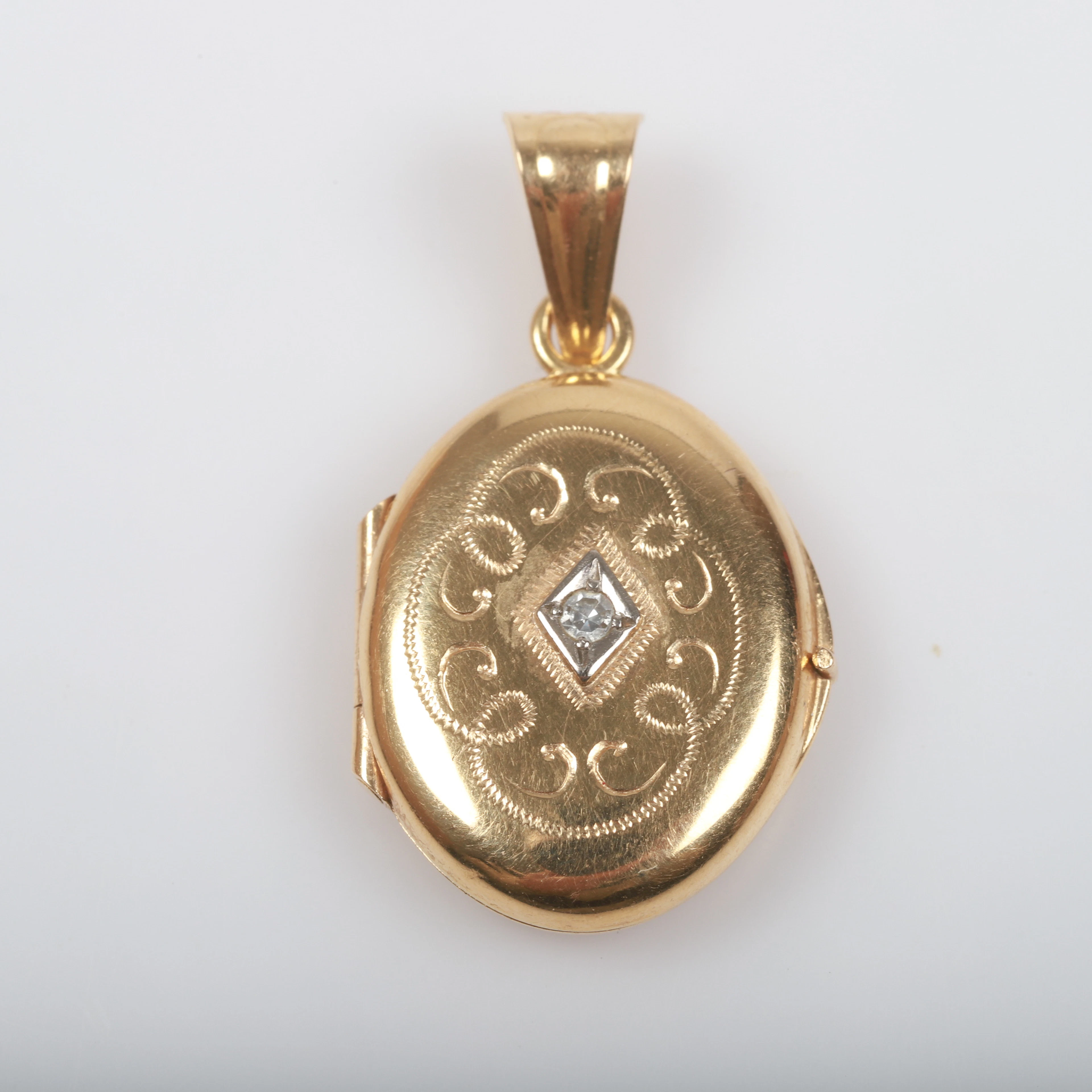 MEDALJONG, 18 K guld med diamant, Ceson, Göteborg.