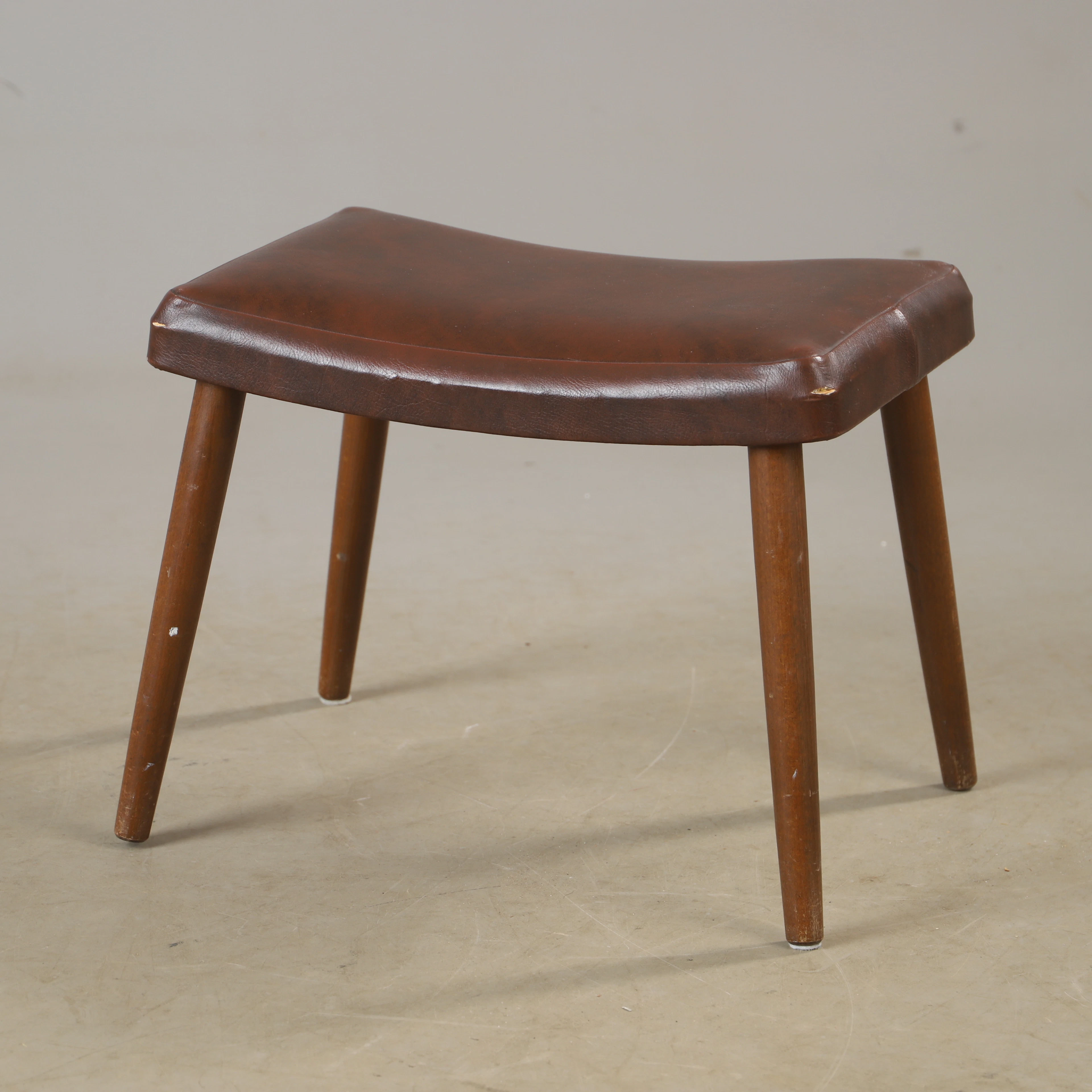 PALL, bok med konstskinn, 1900-talets mitt.