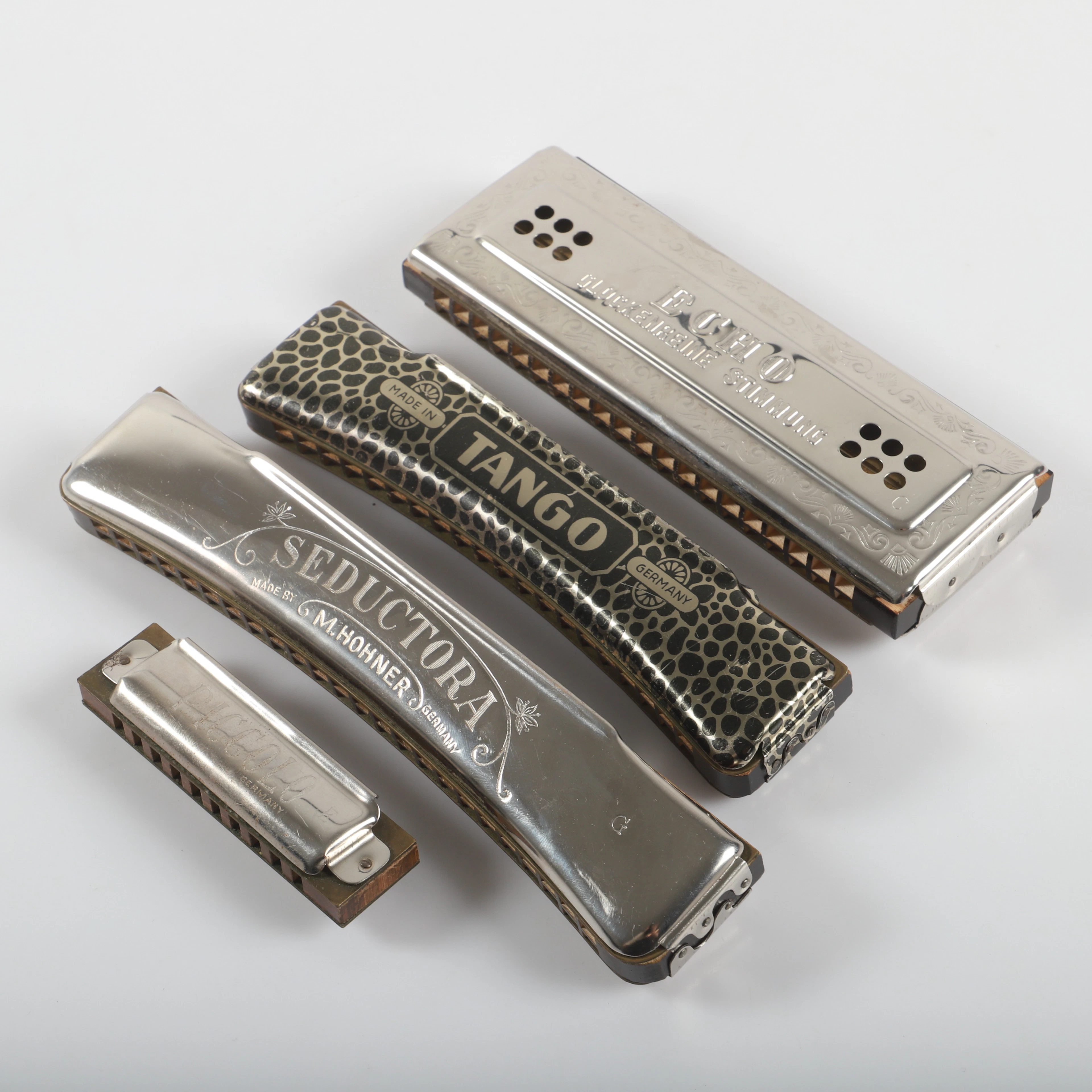 MUNSPEL, 4 stycken, mestadels M. Hohner.