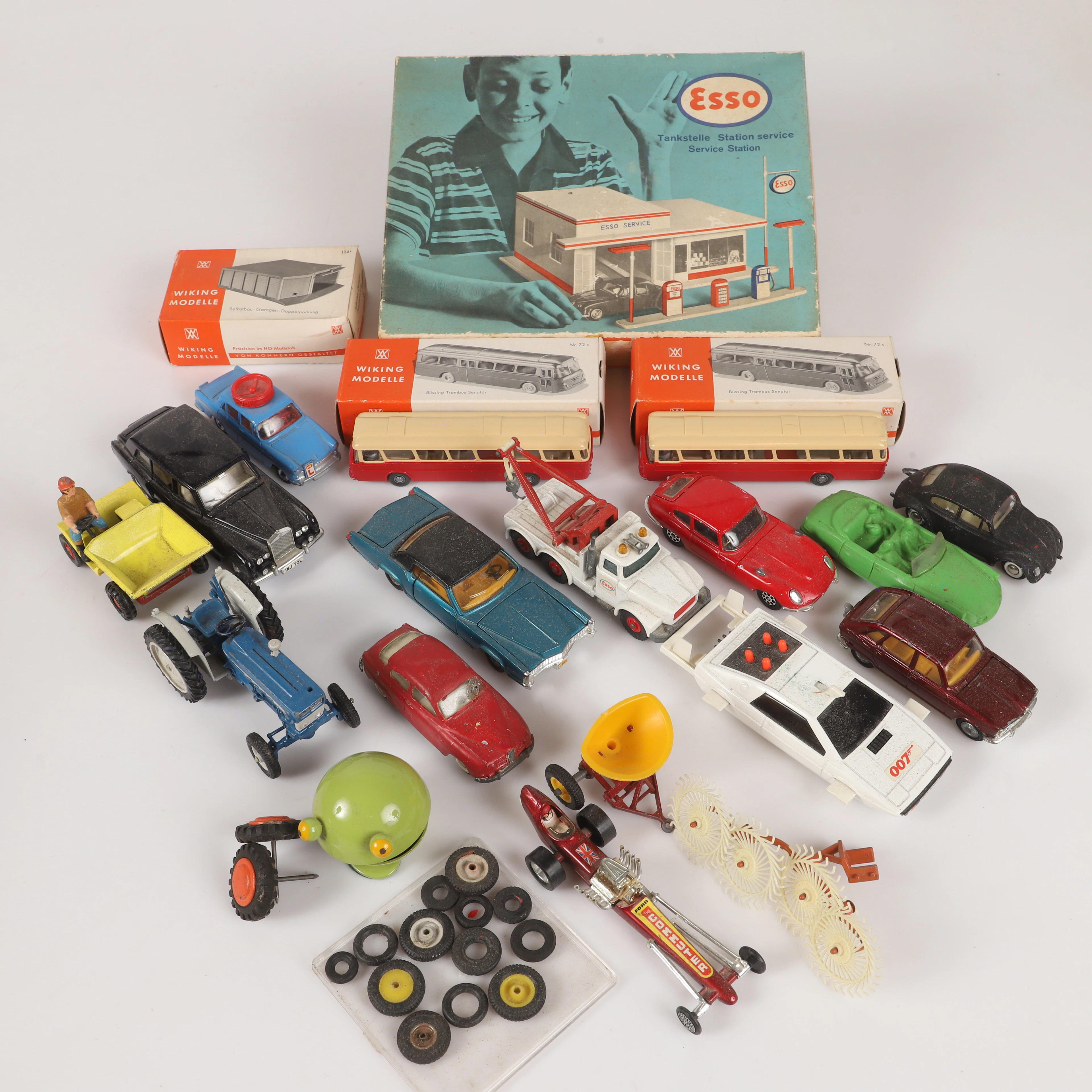 BYGGMODELL, LEKSAKSBILAR M. M., ca 20 stycken, metall/plast, bl. a.