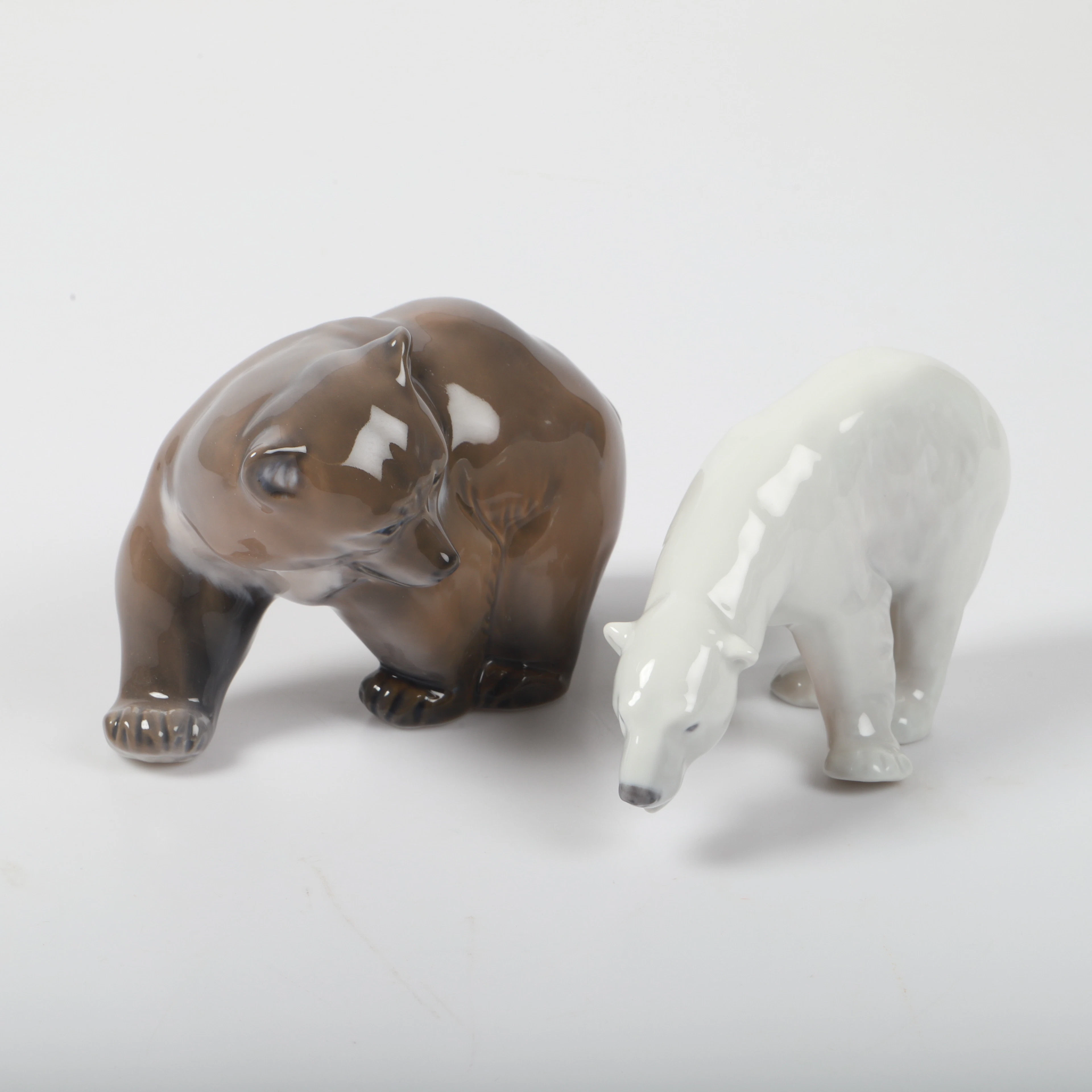 FIGURINER, 2 stycken björnar, porslin, Royal Copenhagen, Danmark.