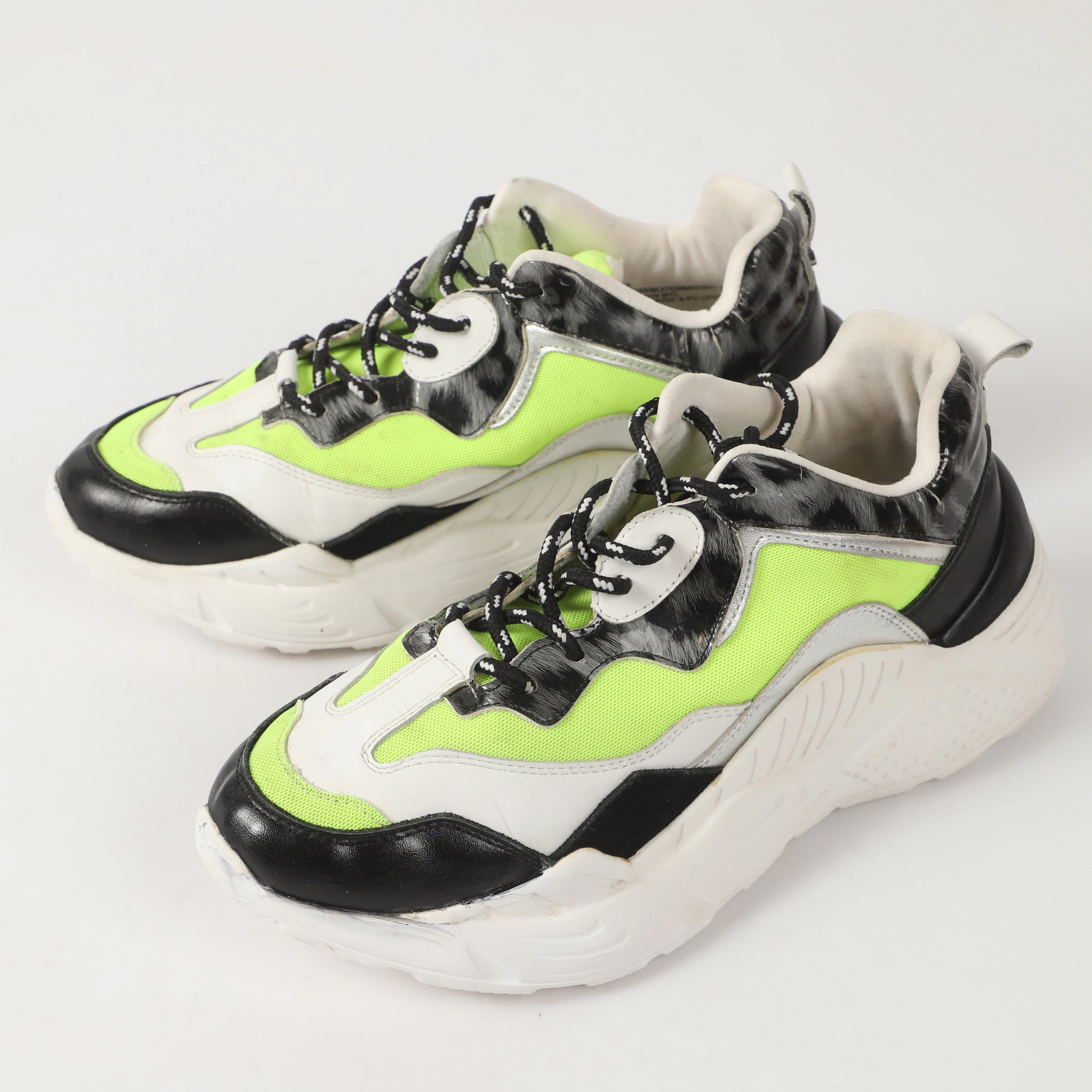 SNEAKERS, "Antonia", Steve Madden.