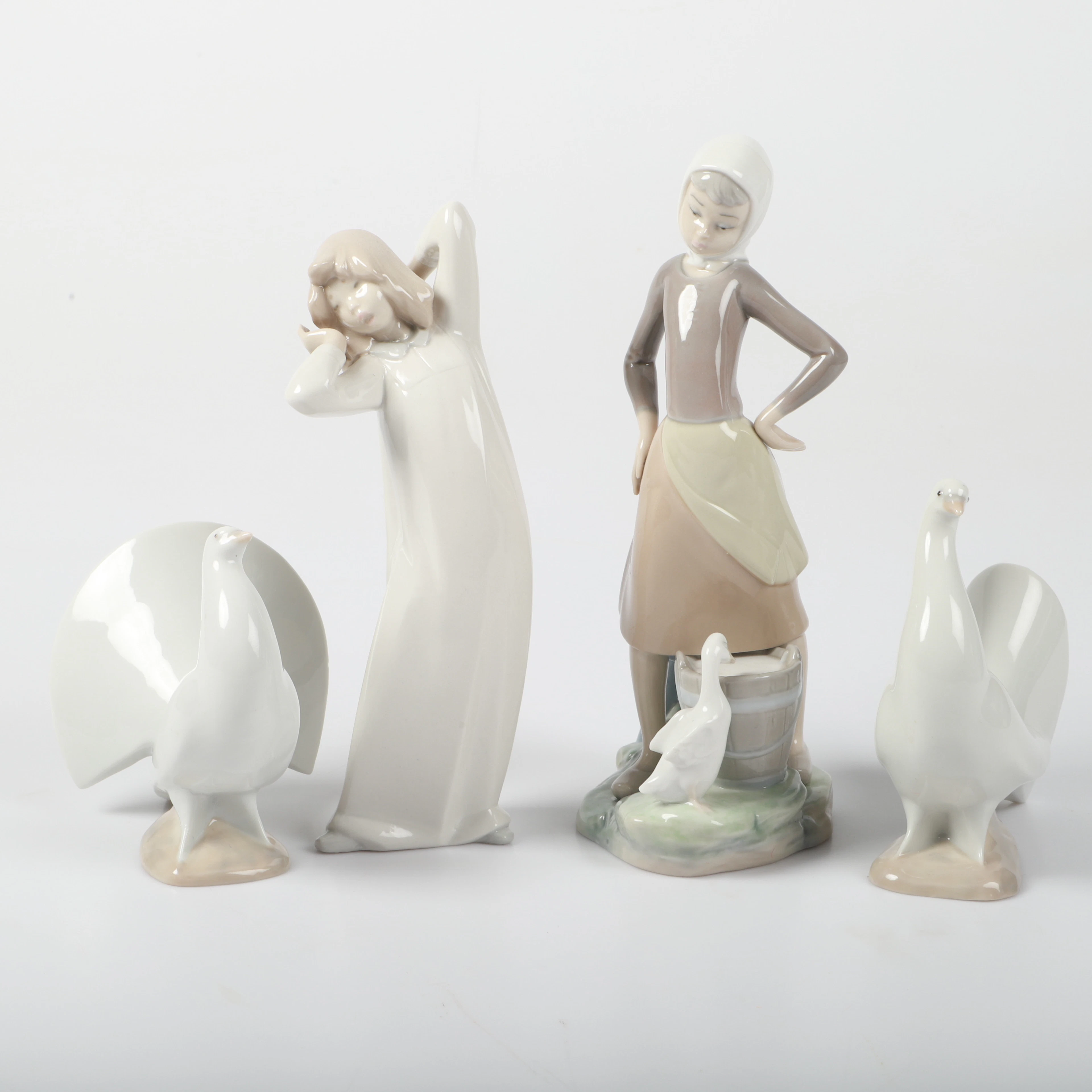 FIGURINER, 4 stycken, porslin, bl. a. Lladro, Spanien.